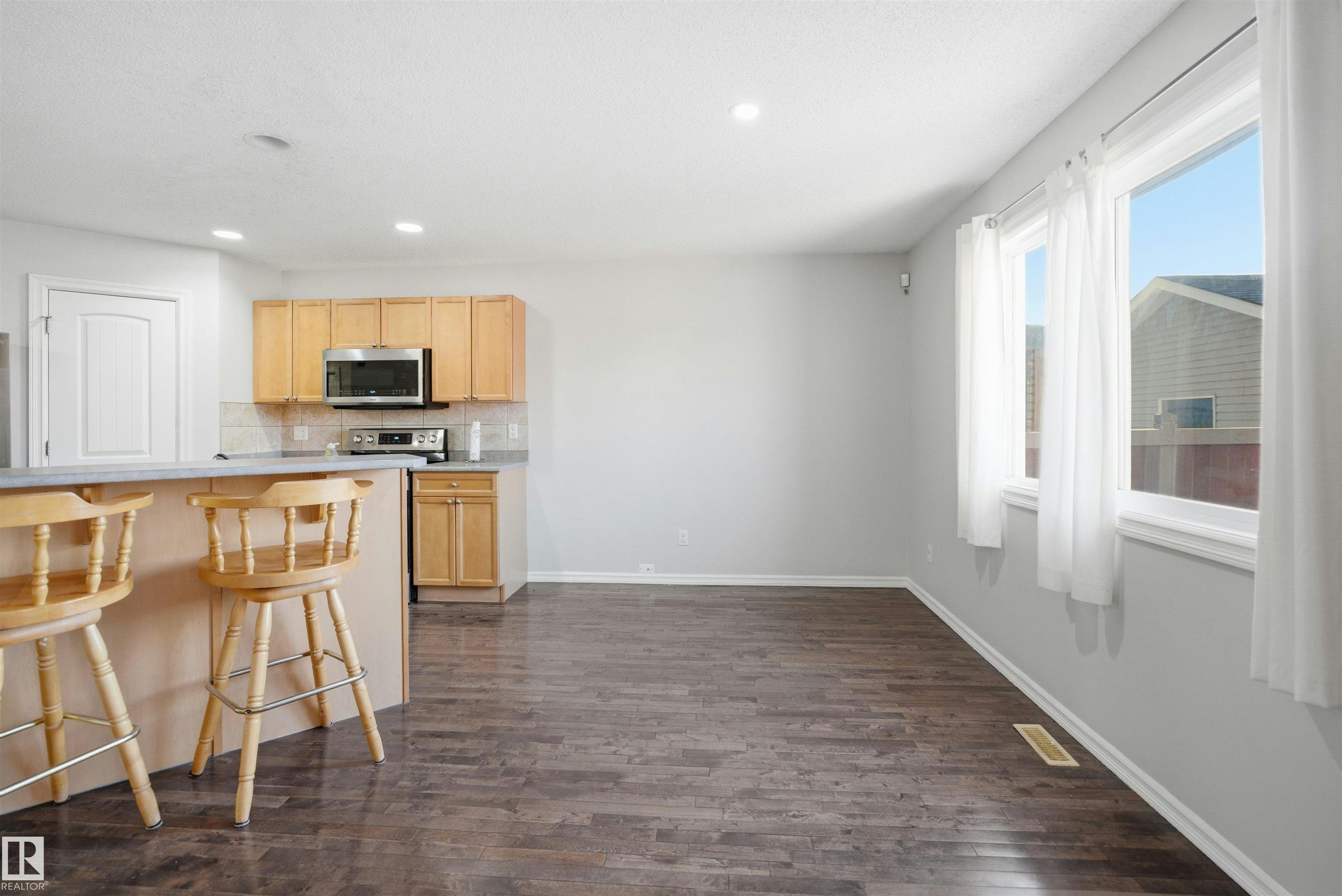 1124 37a Avenue, Edmonton, AB, T6T 0E7 - 10