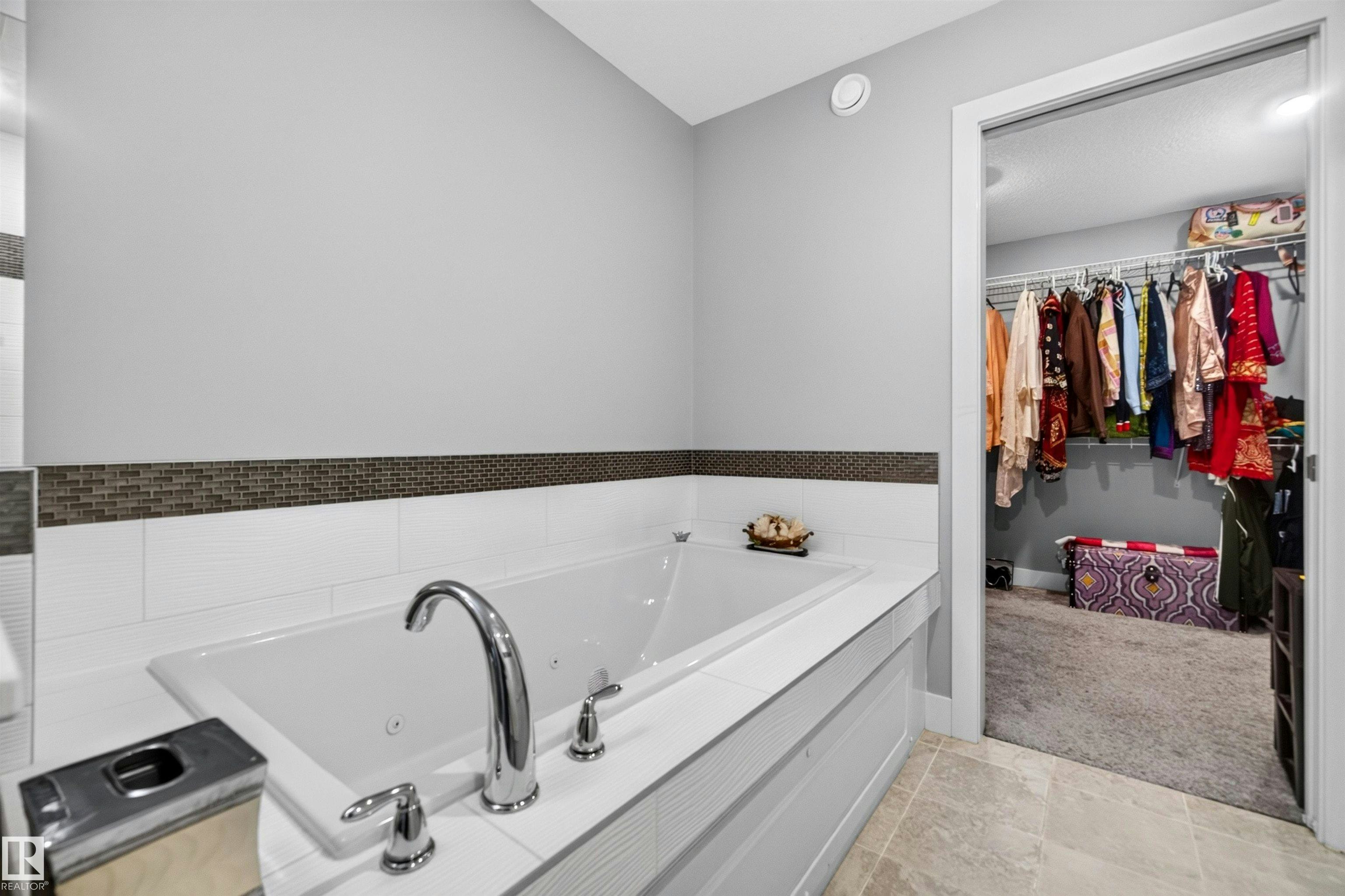 1603 158 Street, Edmonton, AB, T6W 3E6 - 47