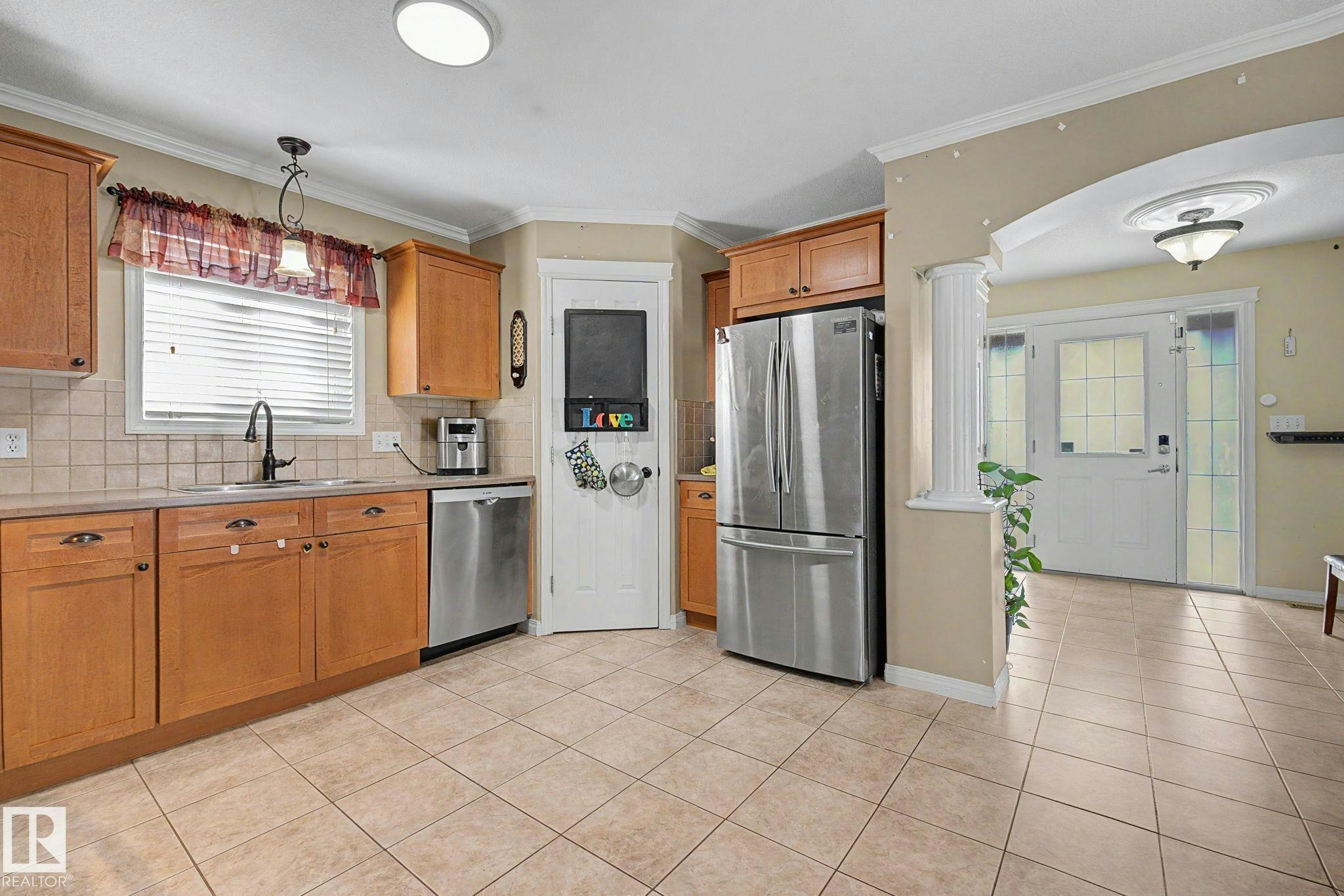 15619 45 Street, Edmonton, AB, T5Y 3G8