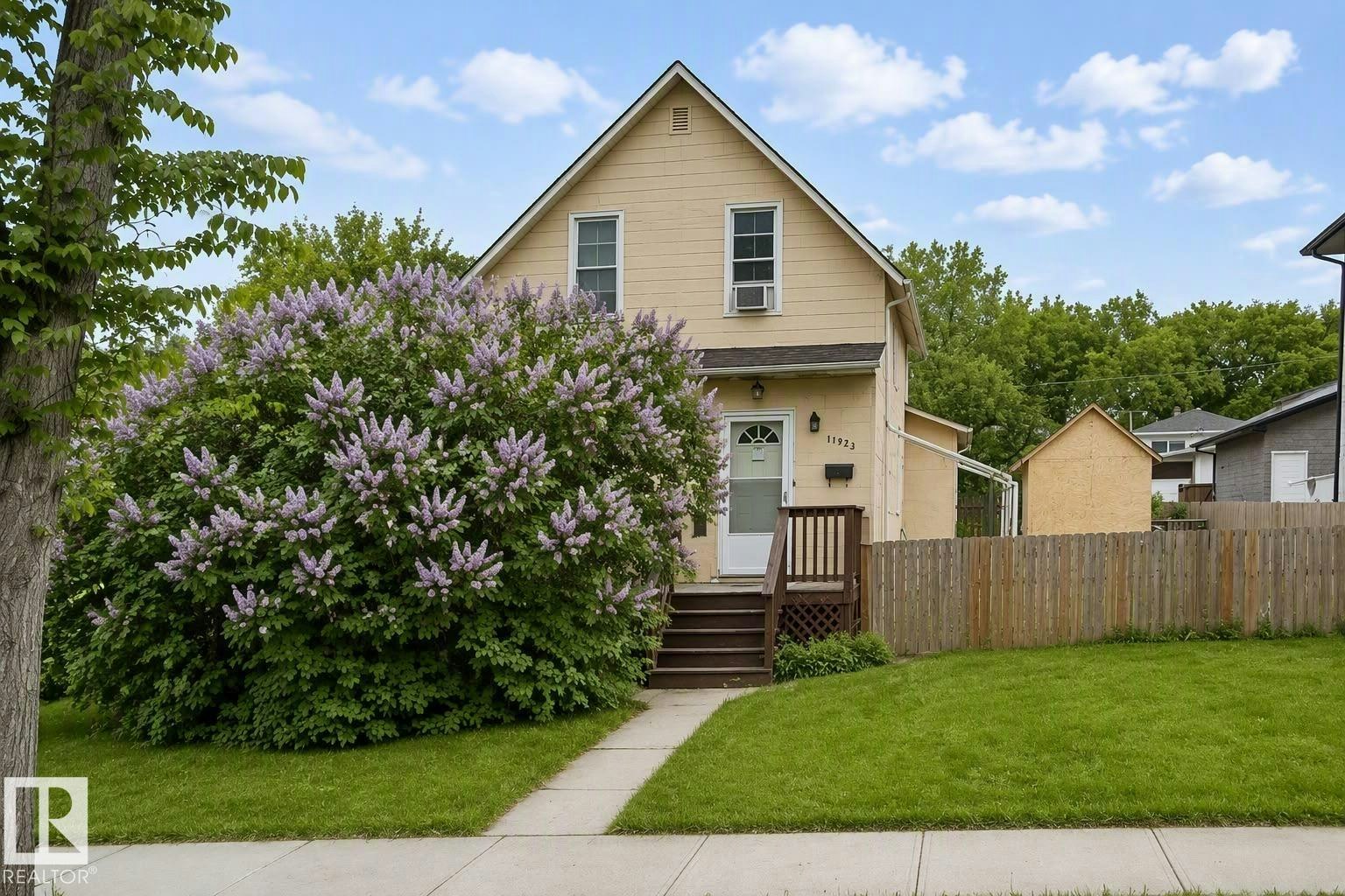 11933 70 Street, Edmonton, AB, T5B 1V1