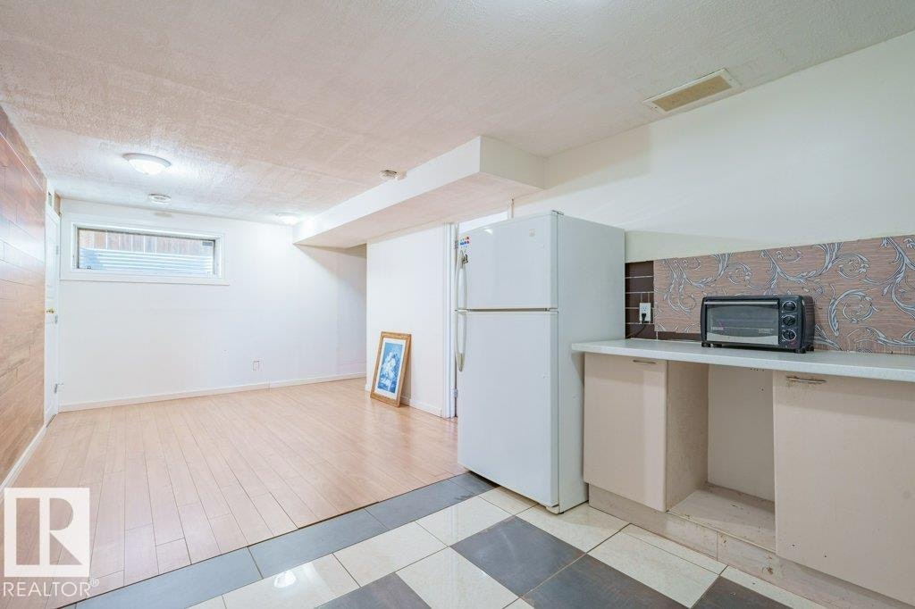 6103 18 Avenue, Edmonton, AB, T6X 0W3 - 45