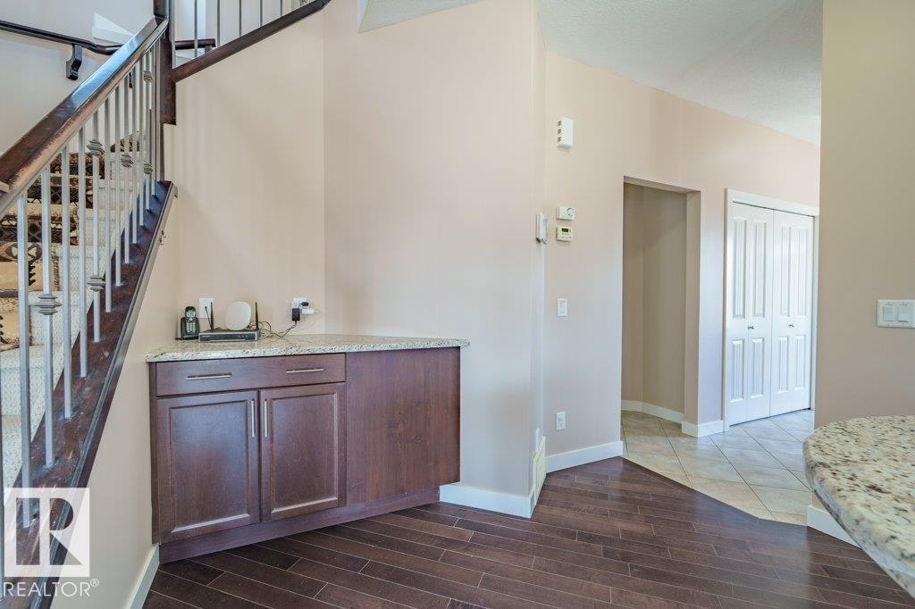 6103 18 Avenue, Edmonton, AB, T6X 0W3 - 8