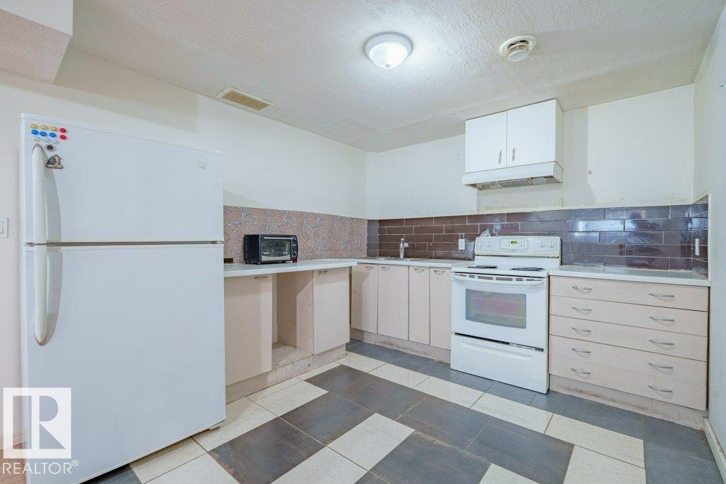 6103 18 Avenue, Edmonton, AB, T6X 0W3 - 44