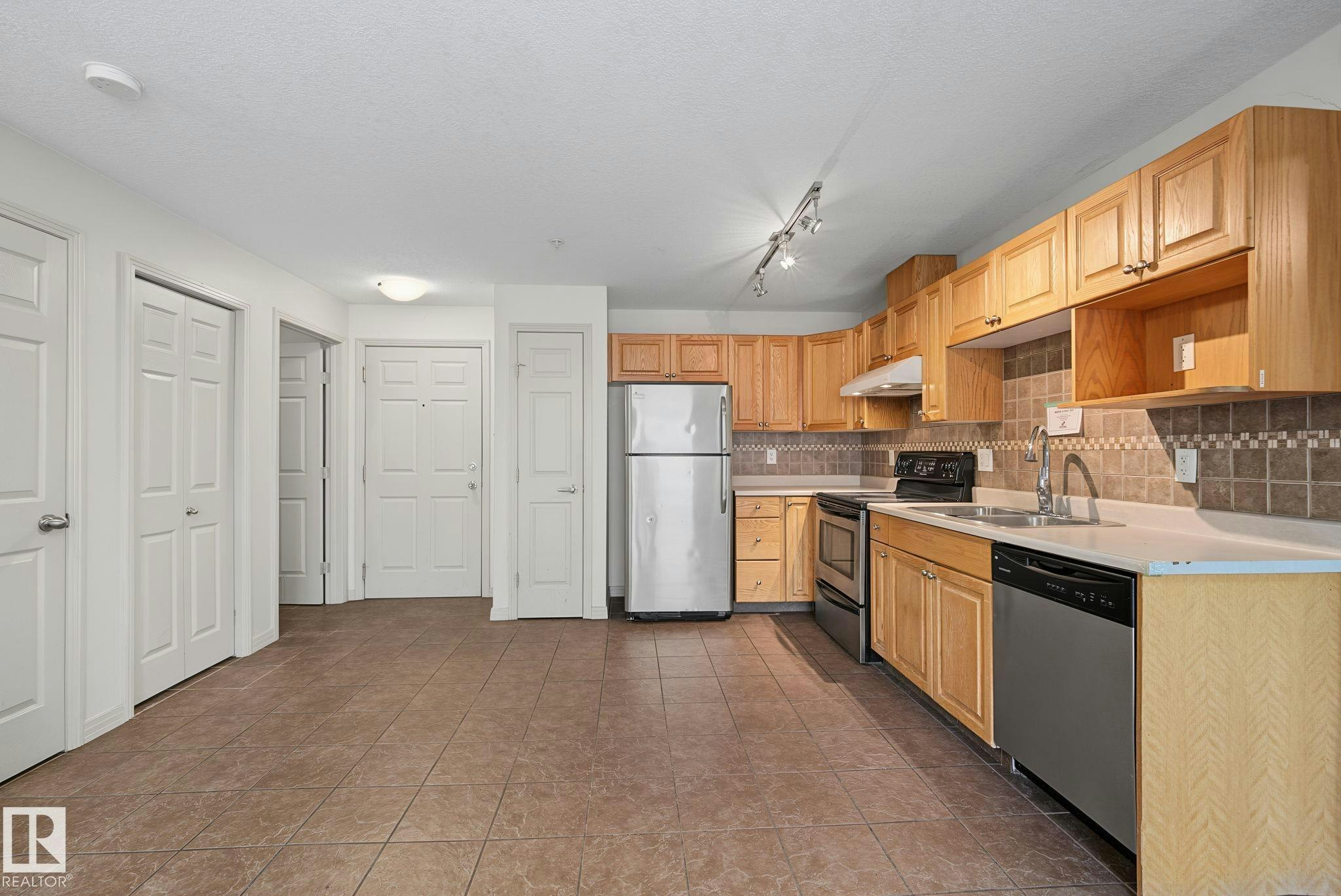111-5005 165 Avenue, Edmonton, AB, T5Y 0L8