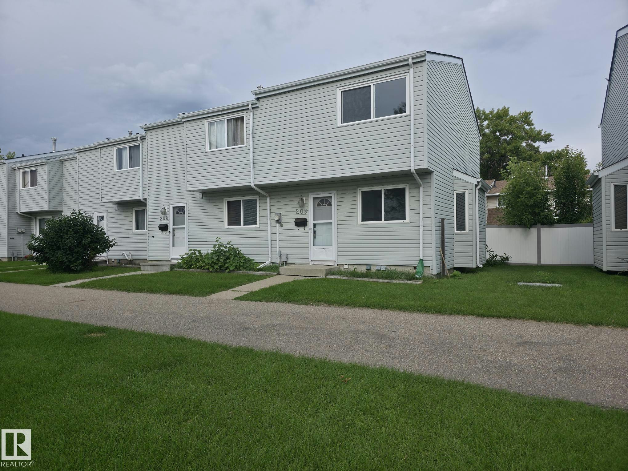 209 Dickinsfield Court, Edmonton, AB, T5E 5V8