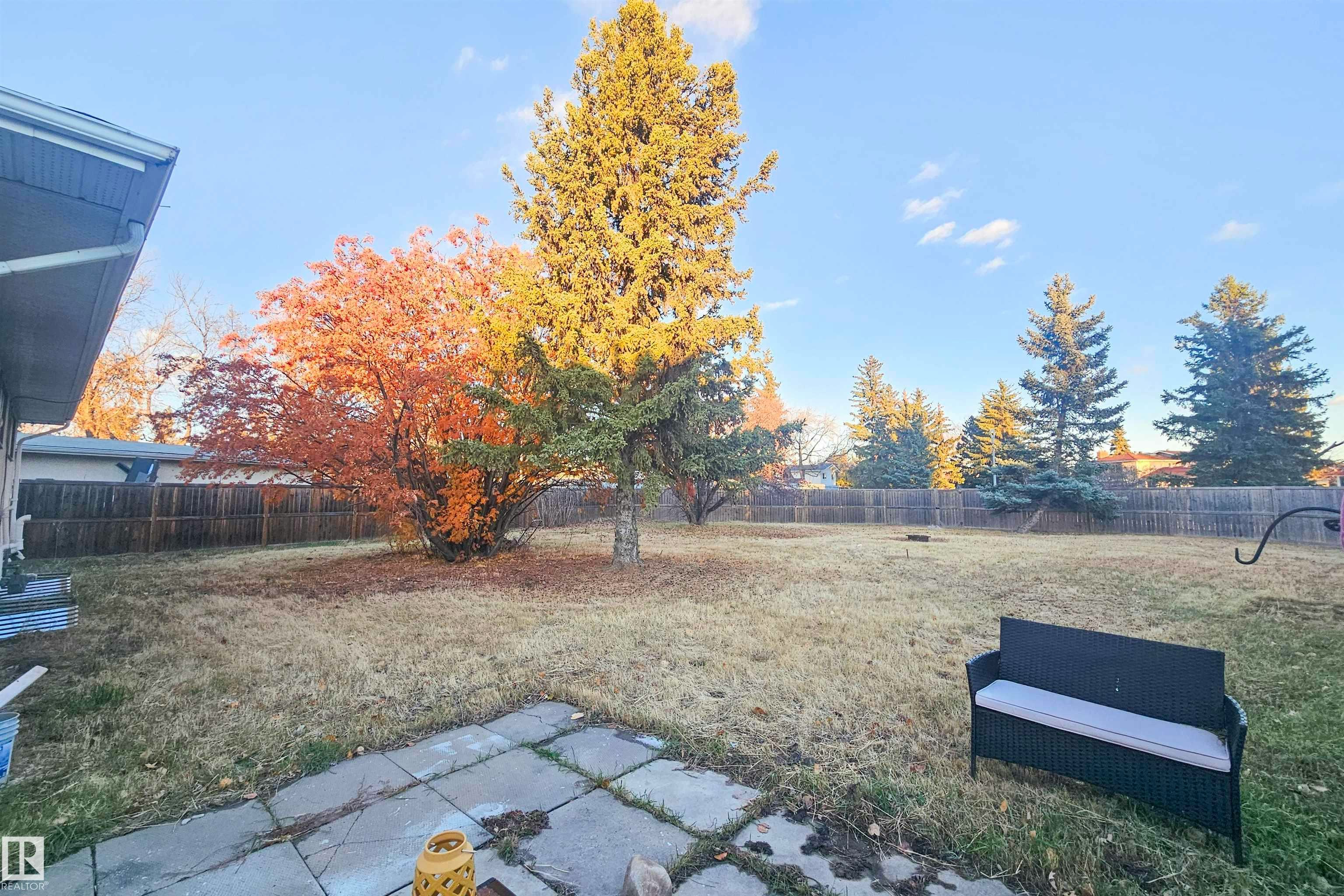 4203 83 Street, Edmonton, AB, T6K 1C8 - 42