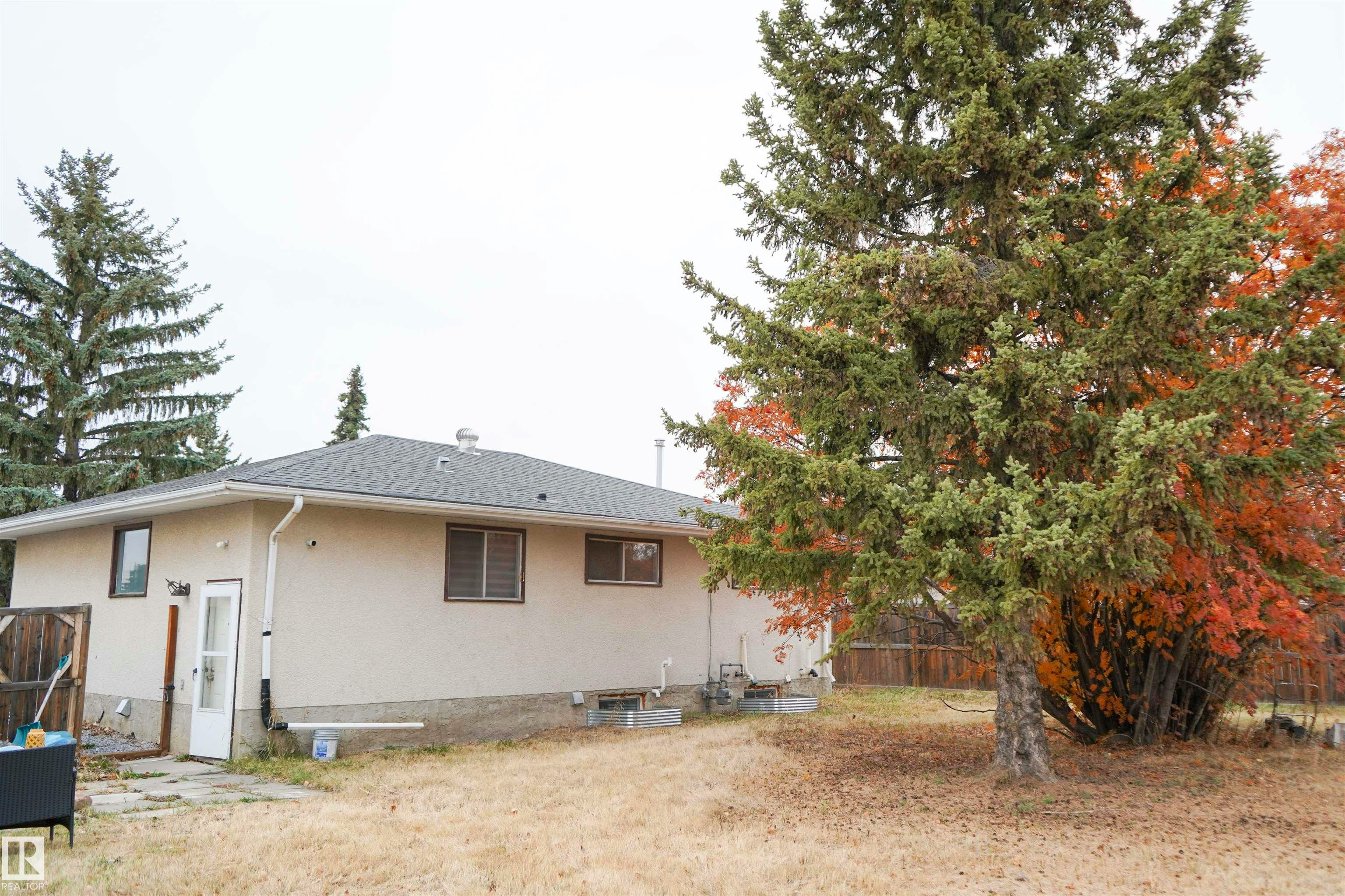 4203 83 Street, Edmonton, AB, T6K 1C8 - 40