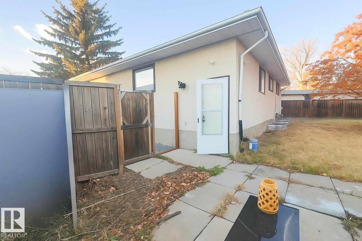 4203 83 Street, Edmonton, AB, T6K 1C8 - 39