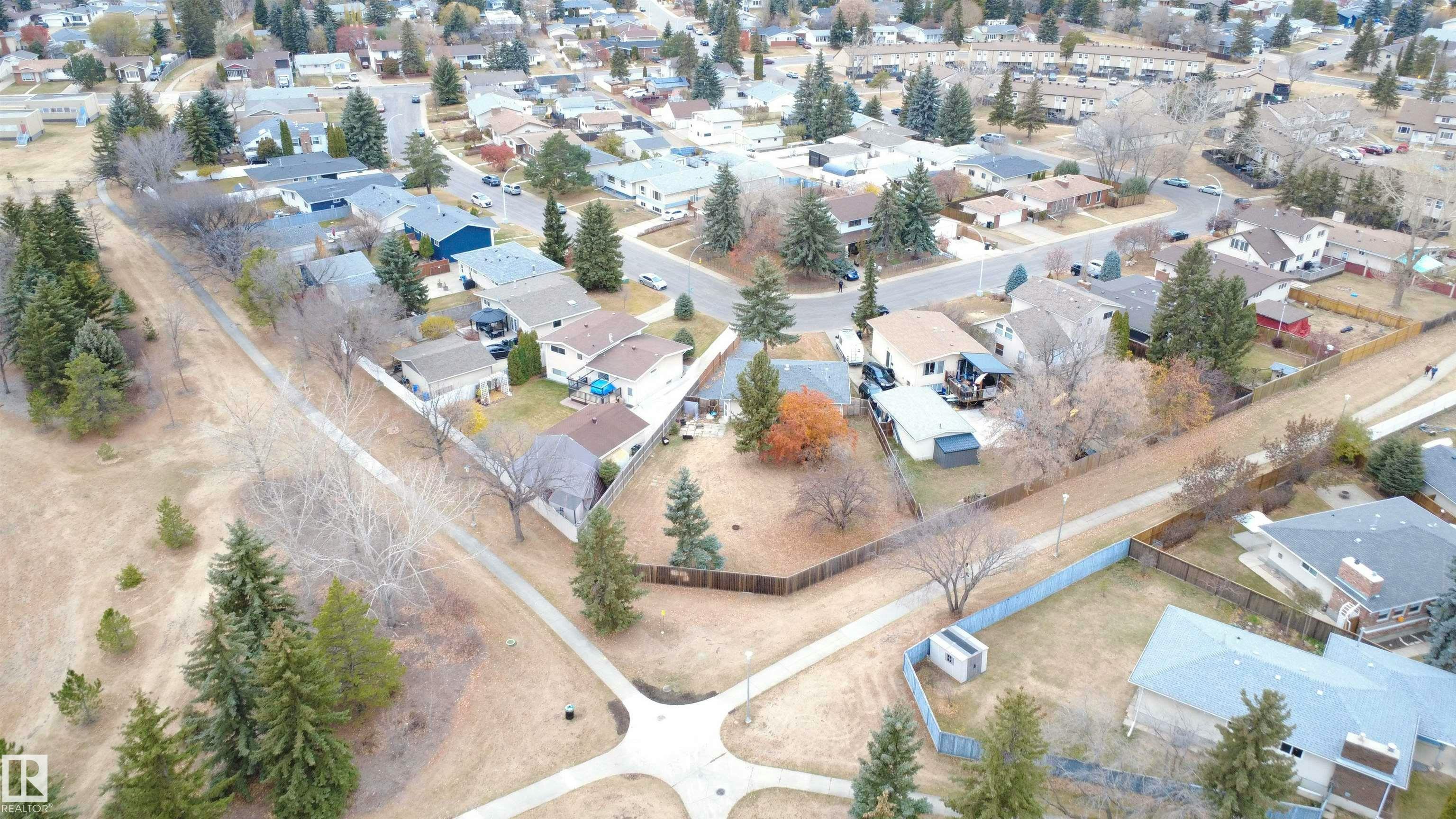 4203 83 Street, Edmonton, AB, T6K 1C8 - 47