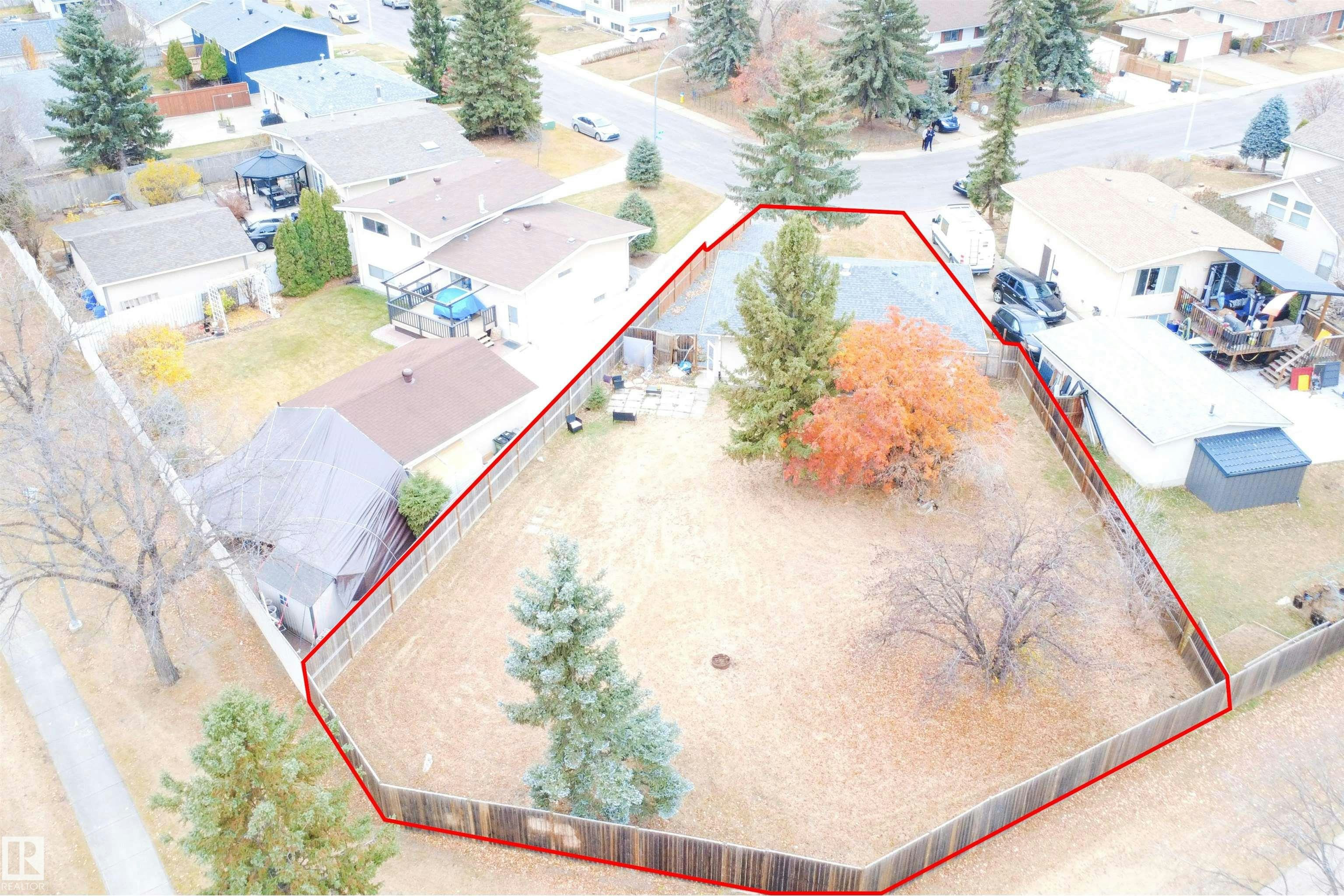 4203 83 Street, Edmonton, AB, T6K 1C8 - 46