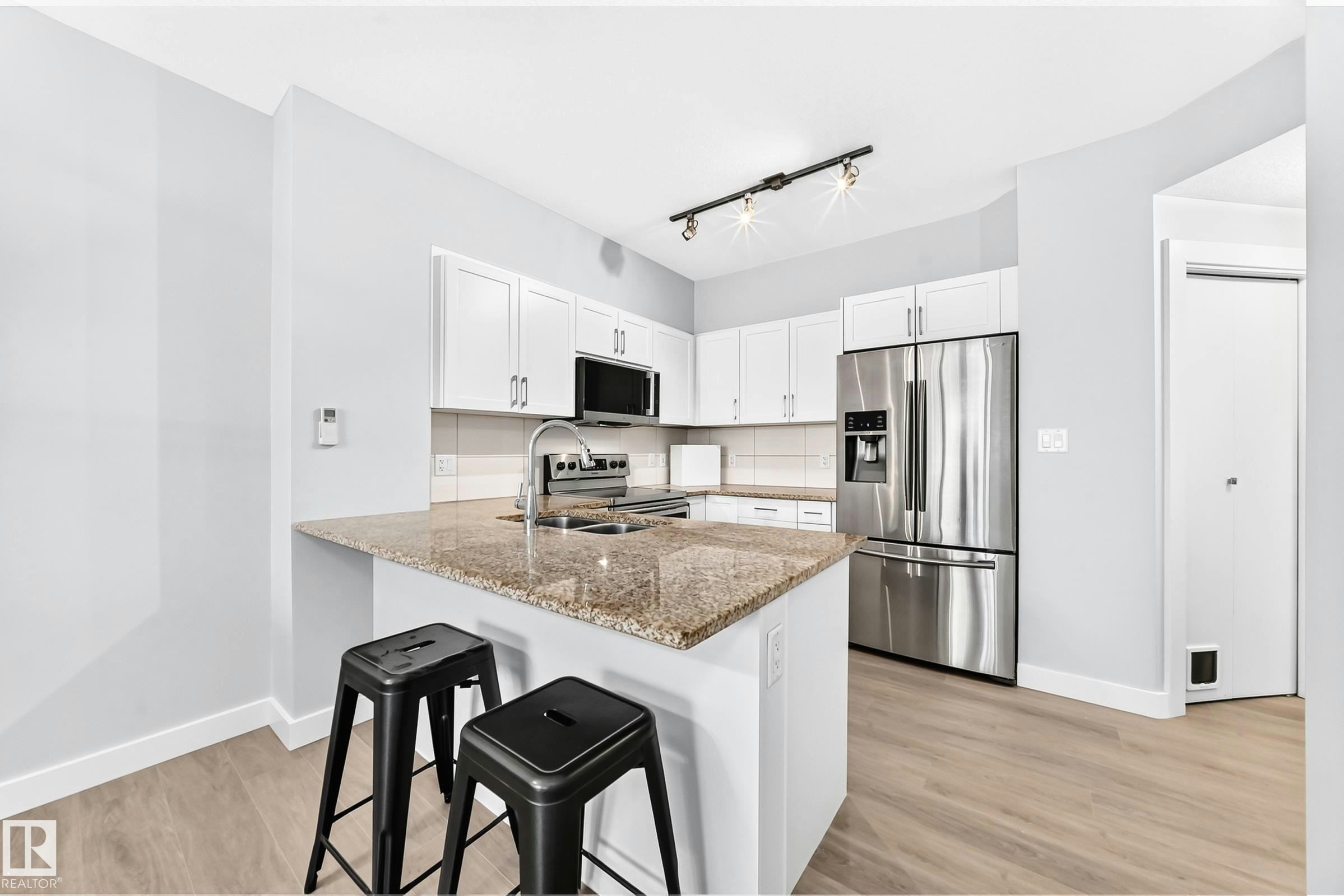 703-10152 104 Street, Edmonton, AB, T5J 0B6 - 11