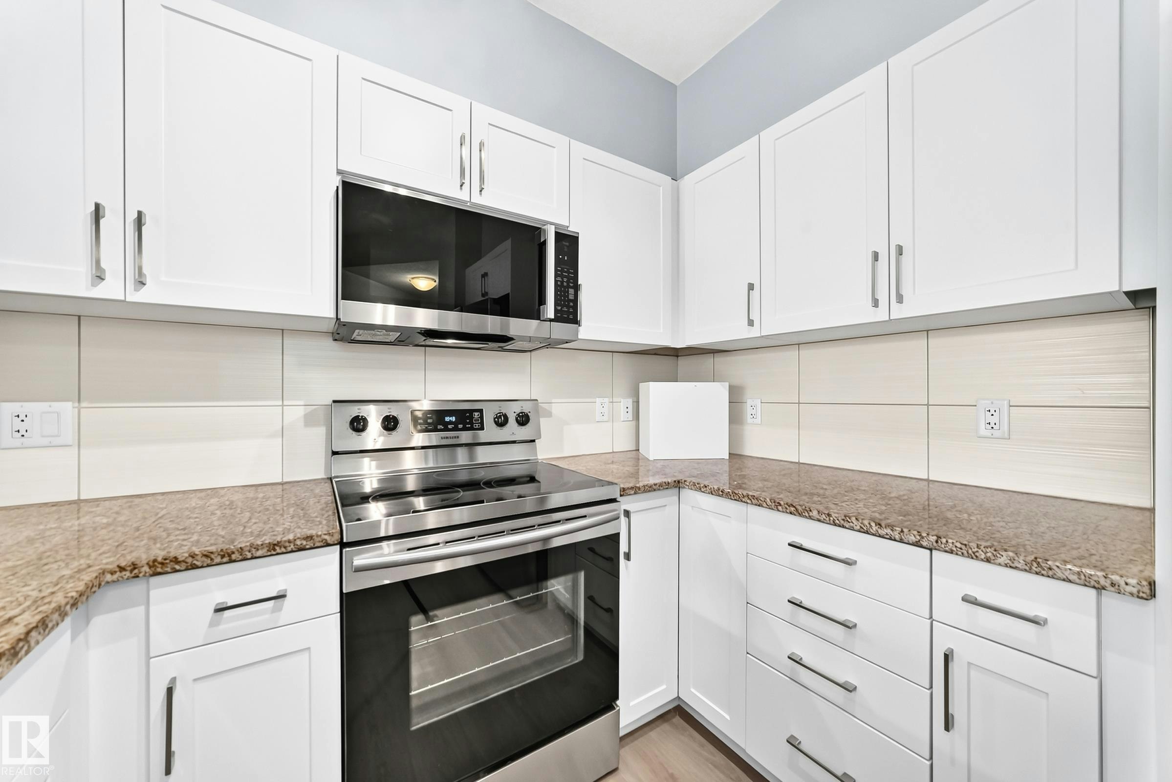 703-10152 104 Street, Edmonton, AB, T5J 0B6 - 9