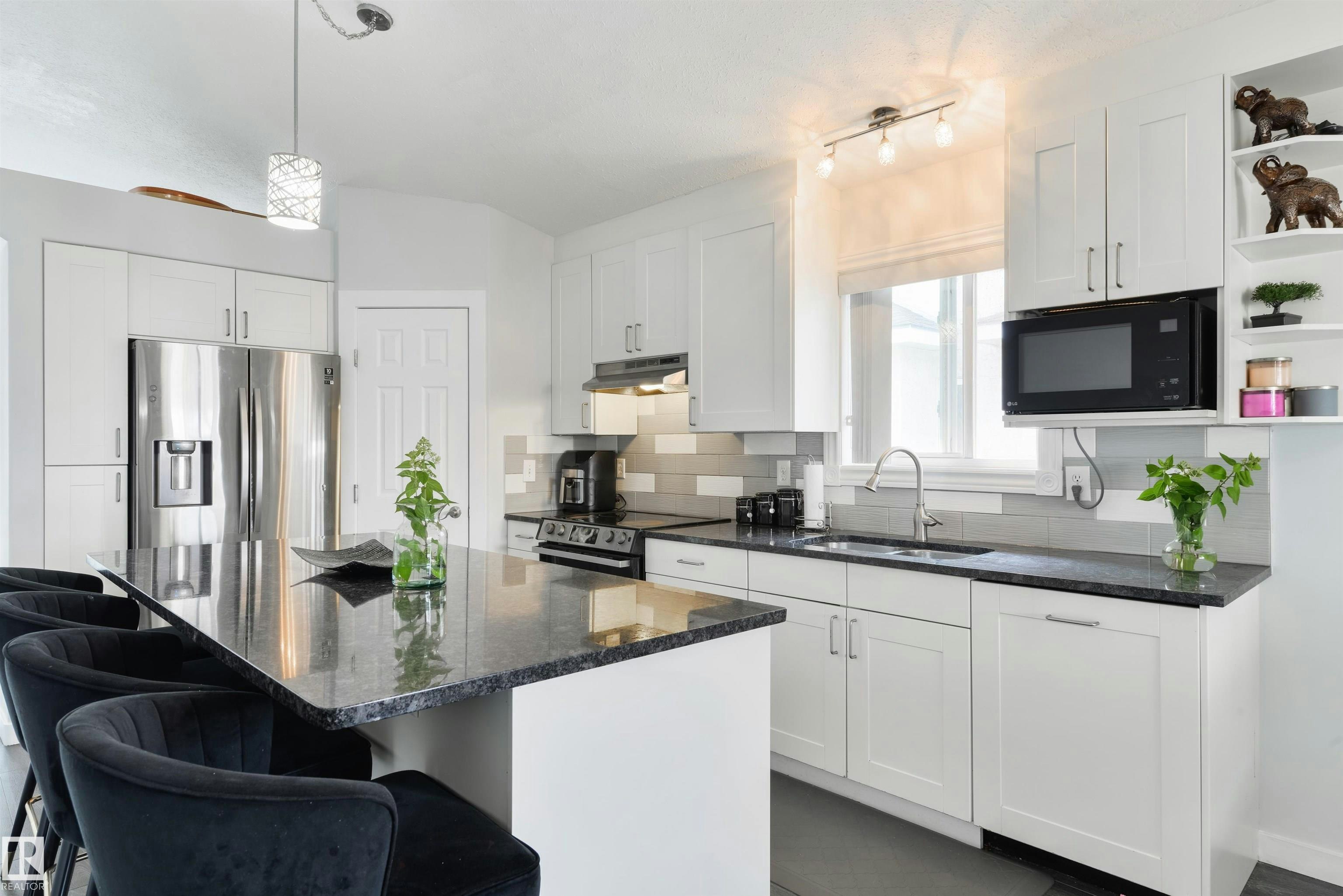 417 Hollick Kenyon Road, Edmonton, AB, T5Y 2T9