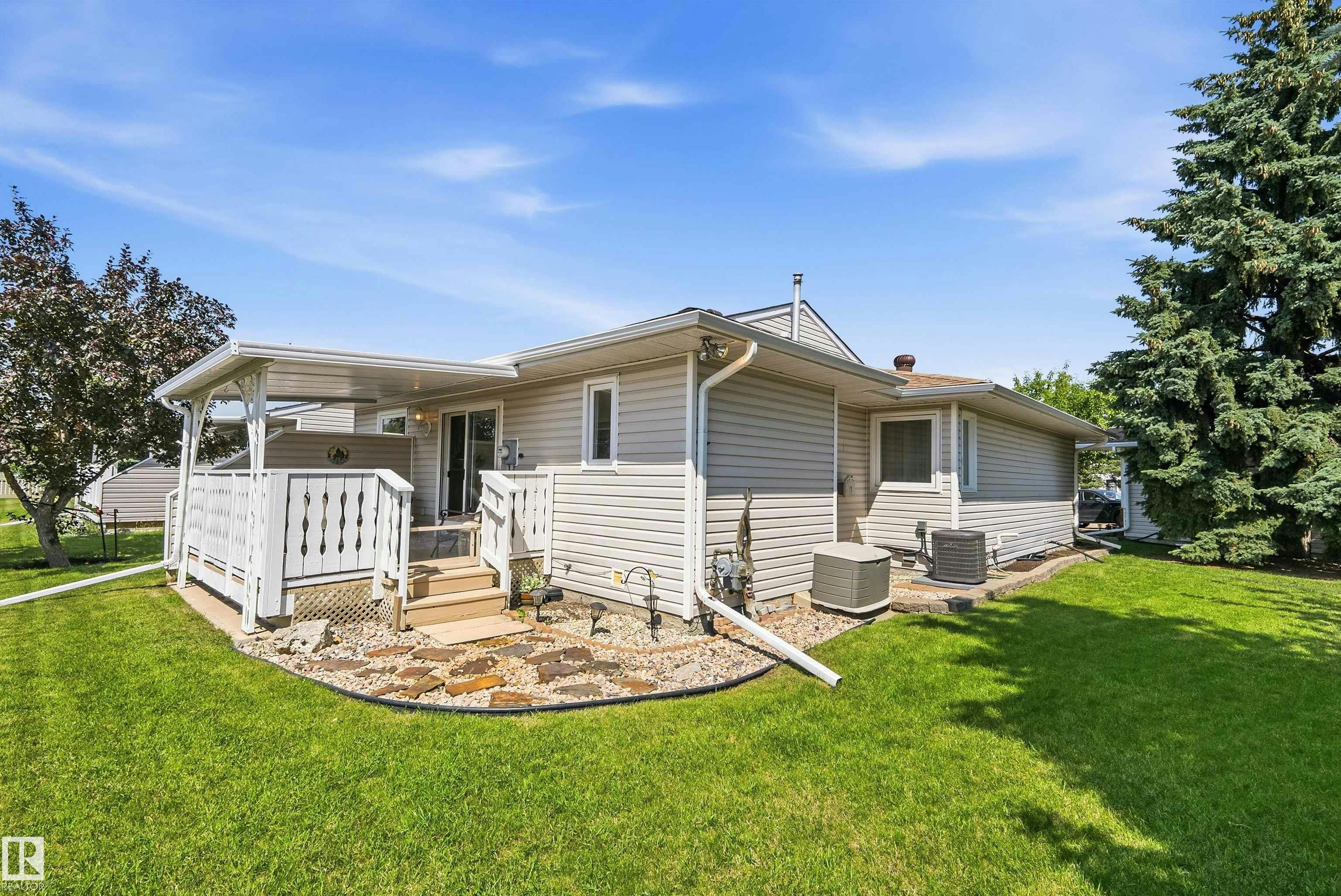 4823 32 Avenue, Edmonton, AB, T6L 4Y7
