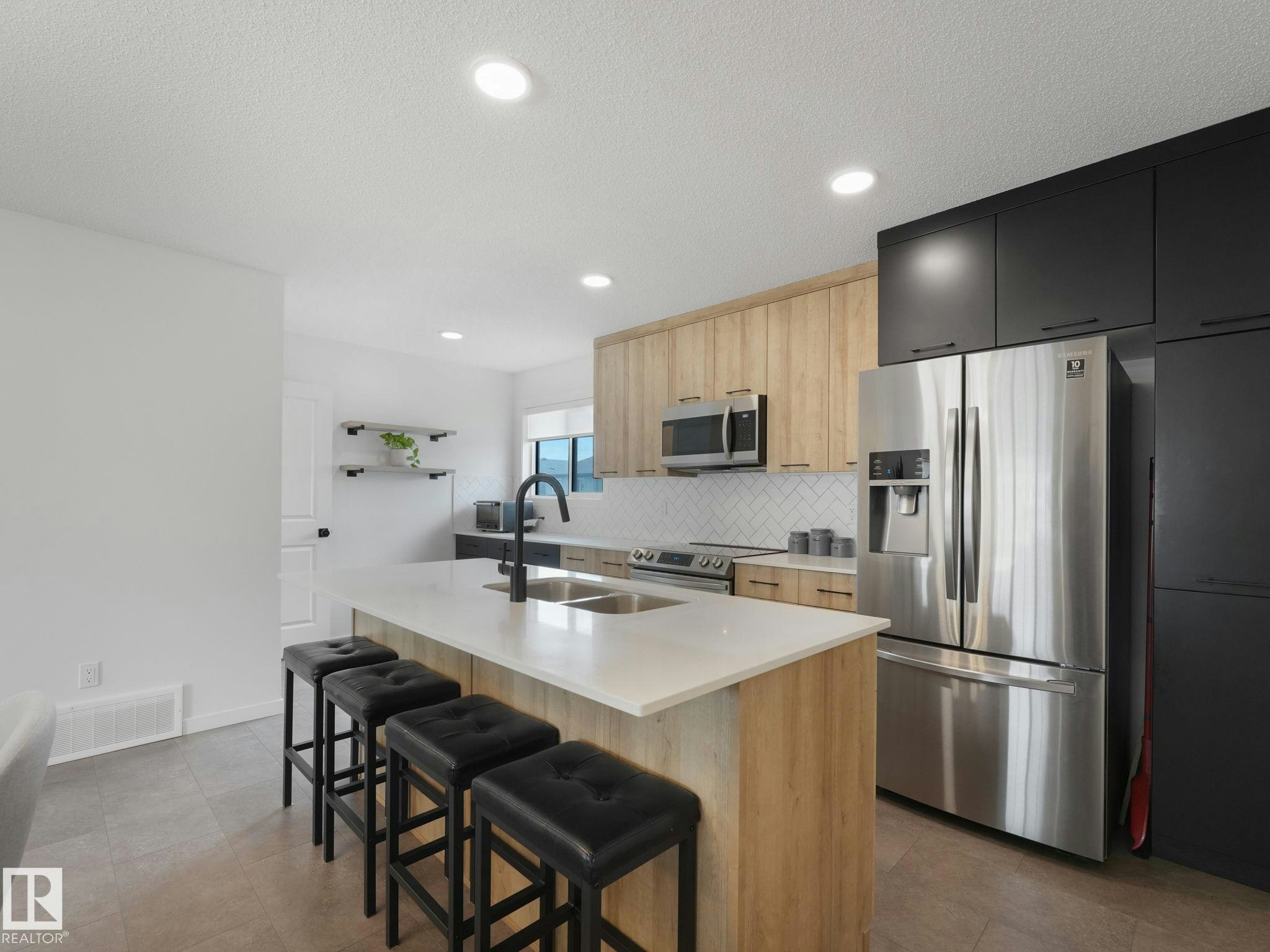 1061 Cy Becker Road, Edmonton, AB, T5Y 4B7
