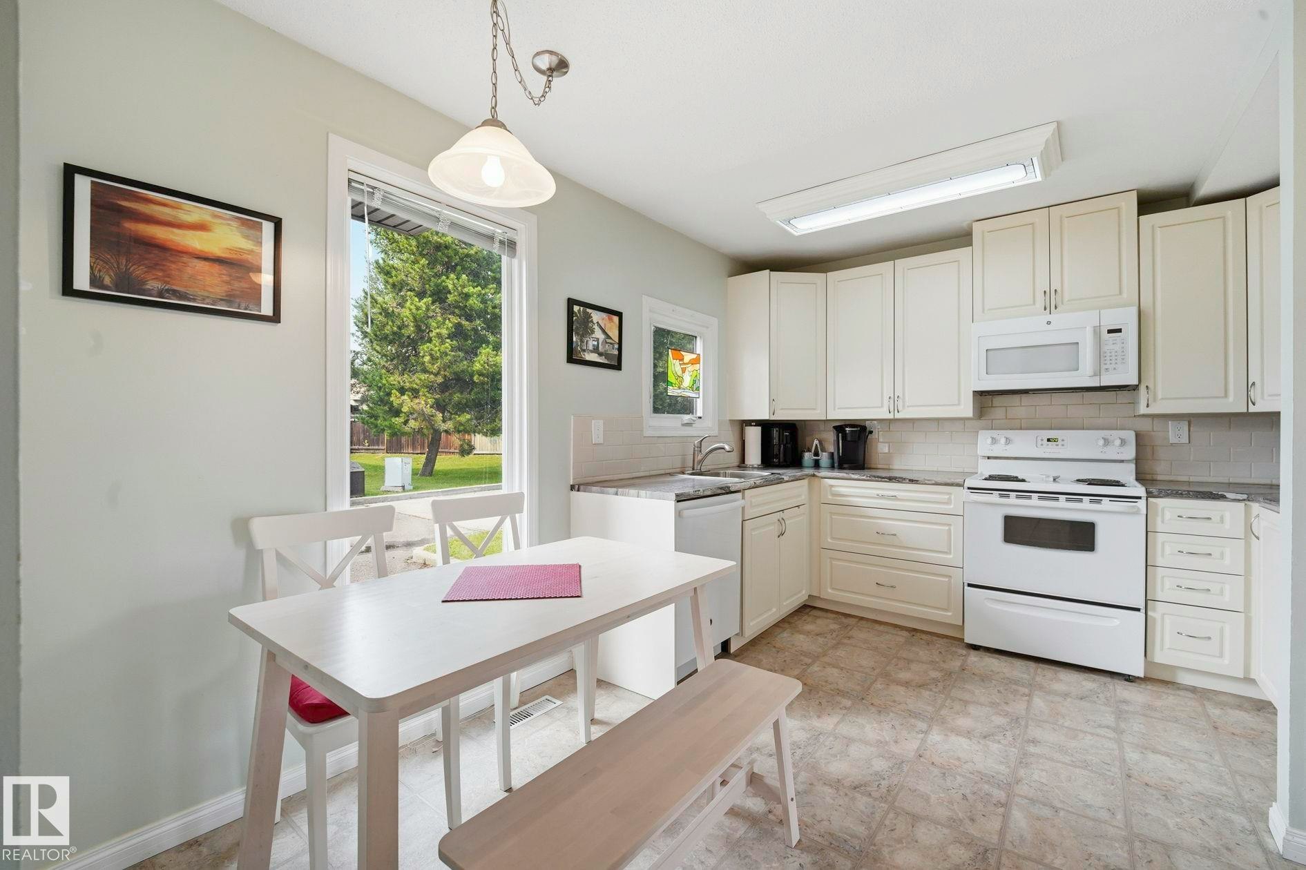 5362 38a Avenue, Edmonton, AB, T6L 2H4
