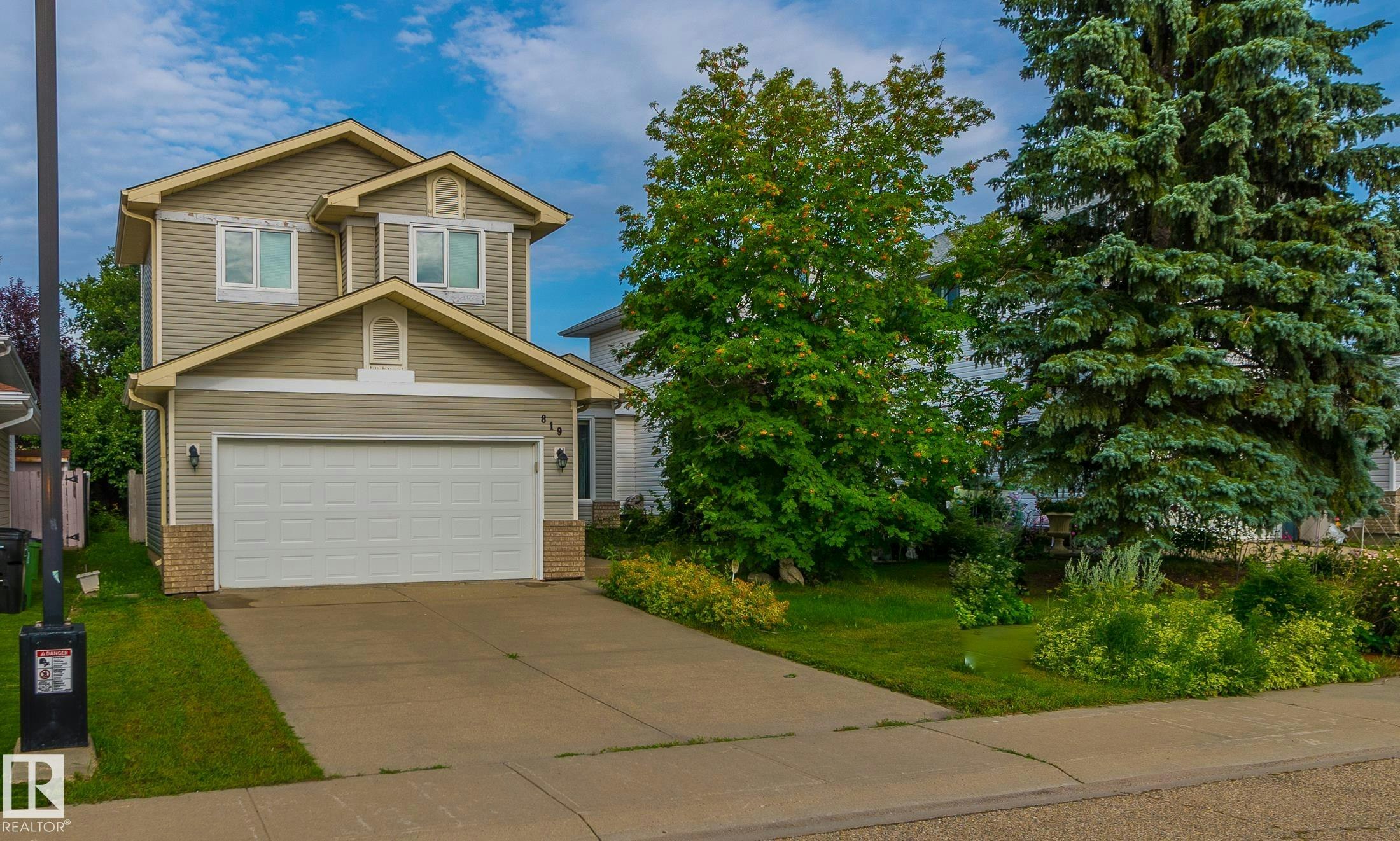 819 113a Street, Edmonton, AB, T6J 6W5