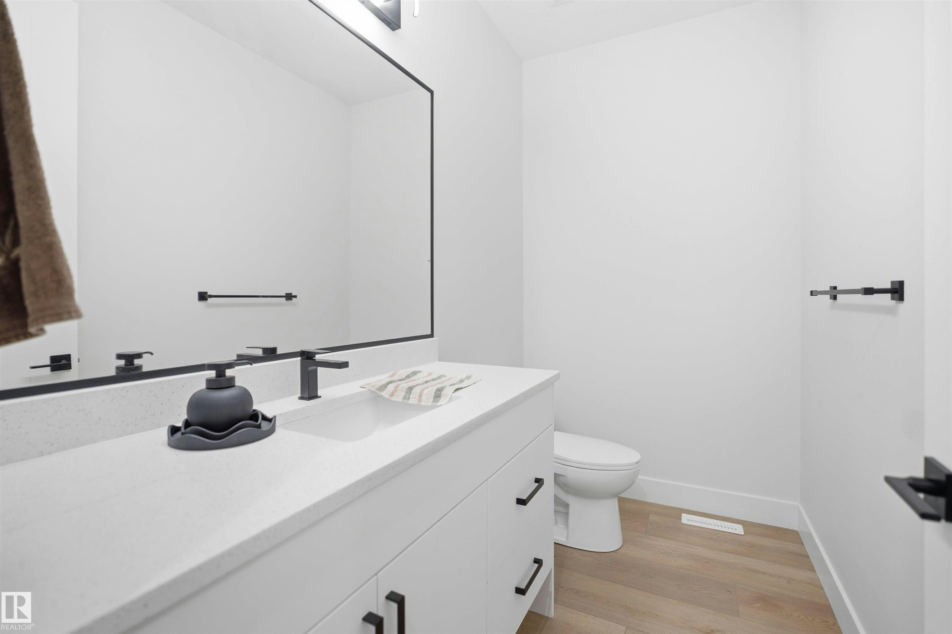 304 33 Avenue, Edmonton, AB, T6T 2V8 - 7