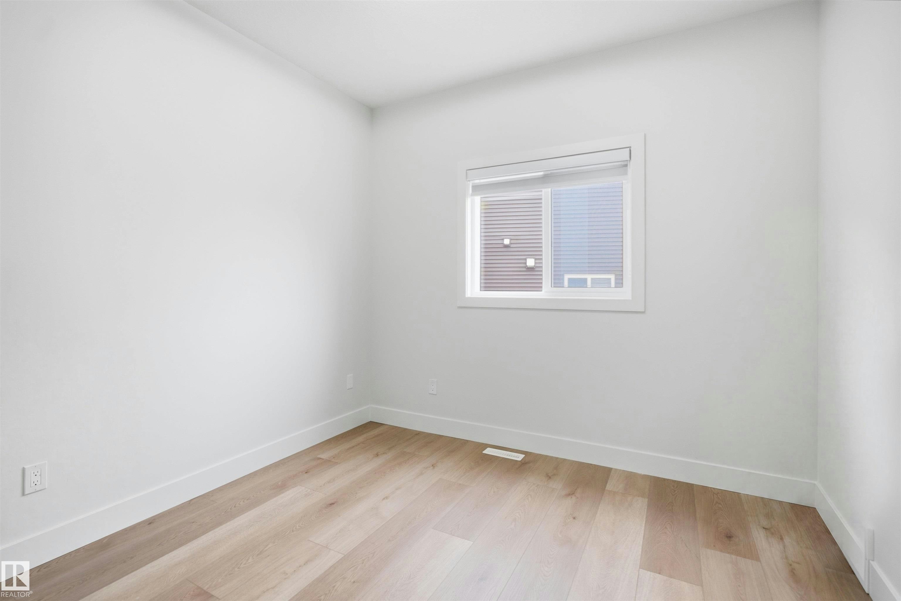 304 33 Avenue, Edmonton, AB, T6T 2V8 - 9