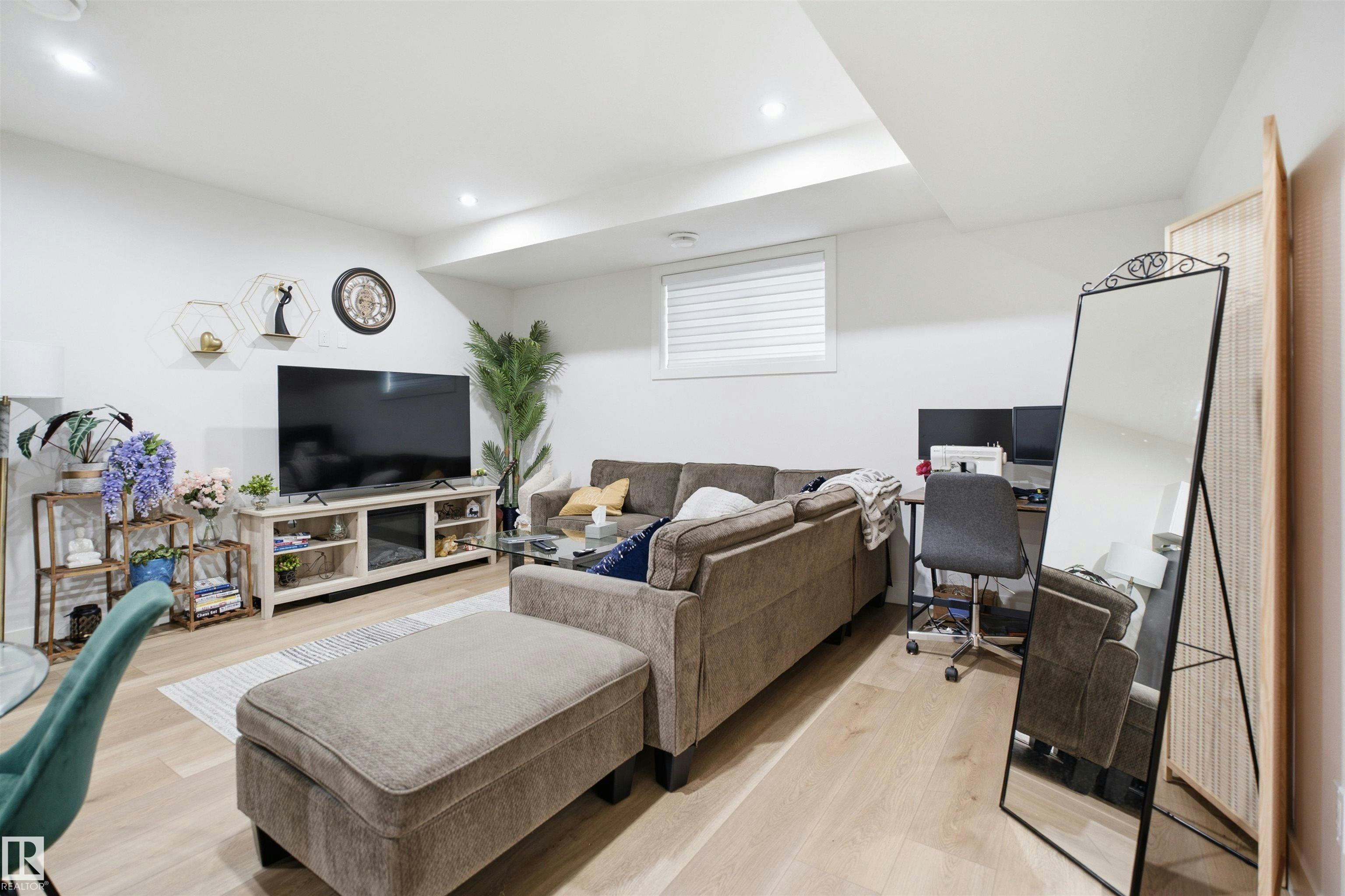 304 33 Avenue, Edmonton, AB, T6T 2V8 - 50