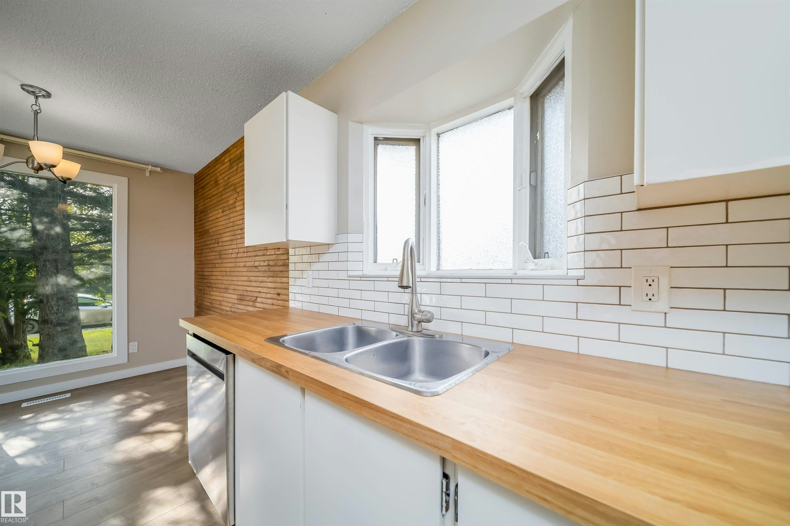 1719 37 Street, Edmonton, AB, T6L 2P6
