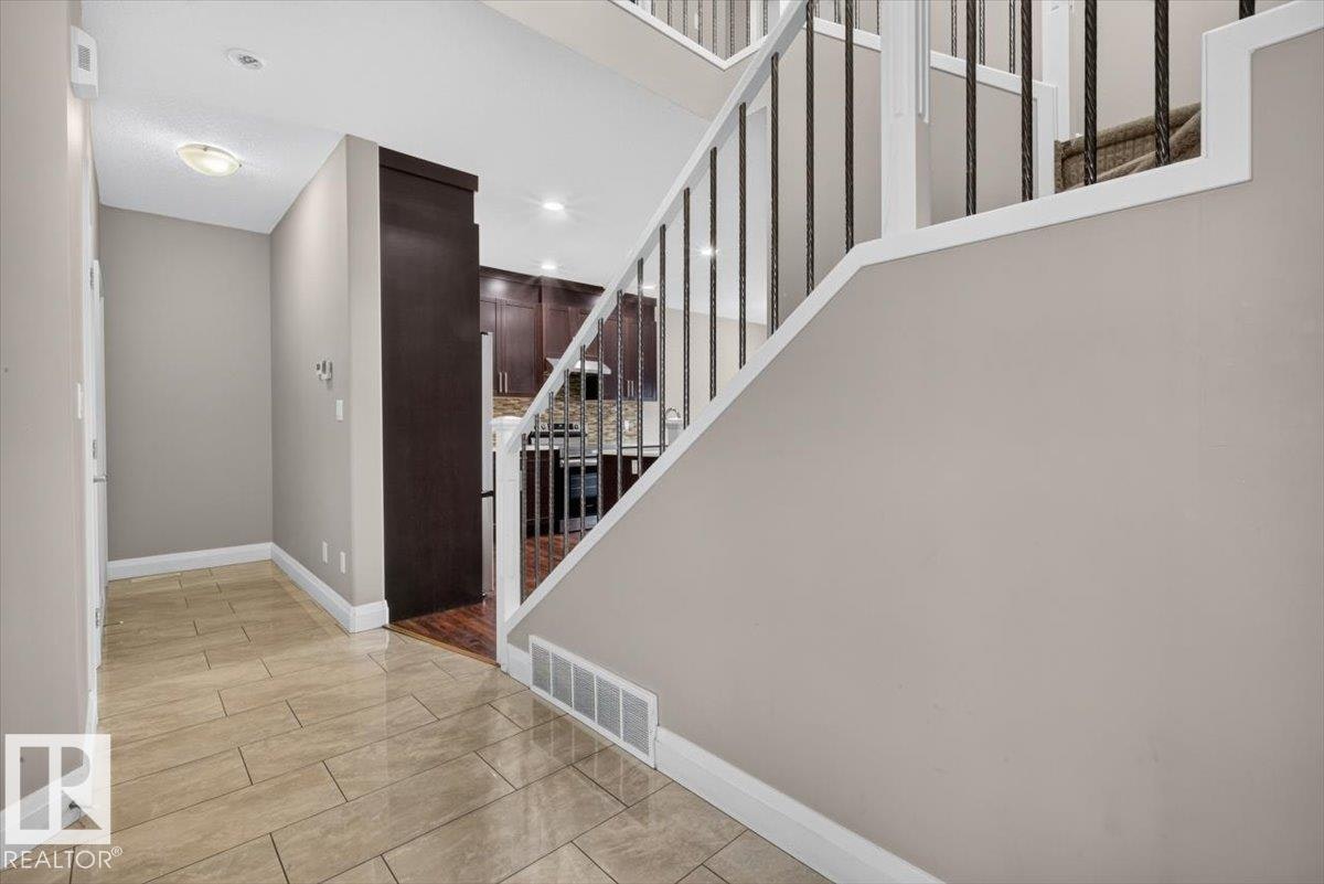 2005 15 Avenue, Edmonton, AB, T6T 2B6 - 6