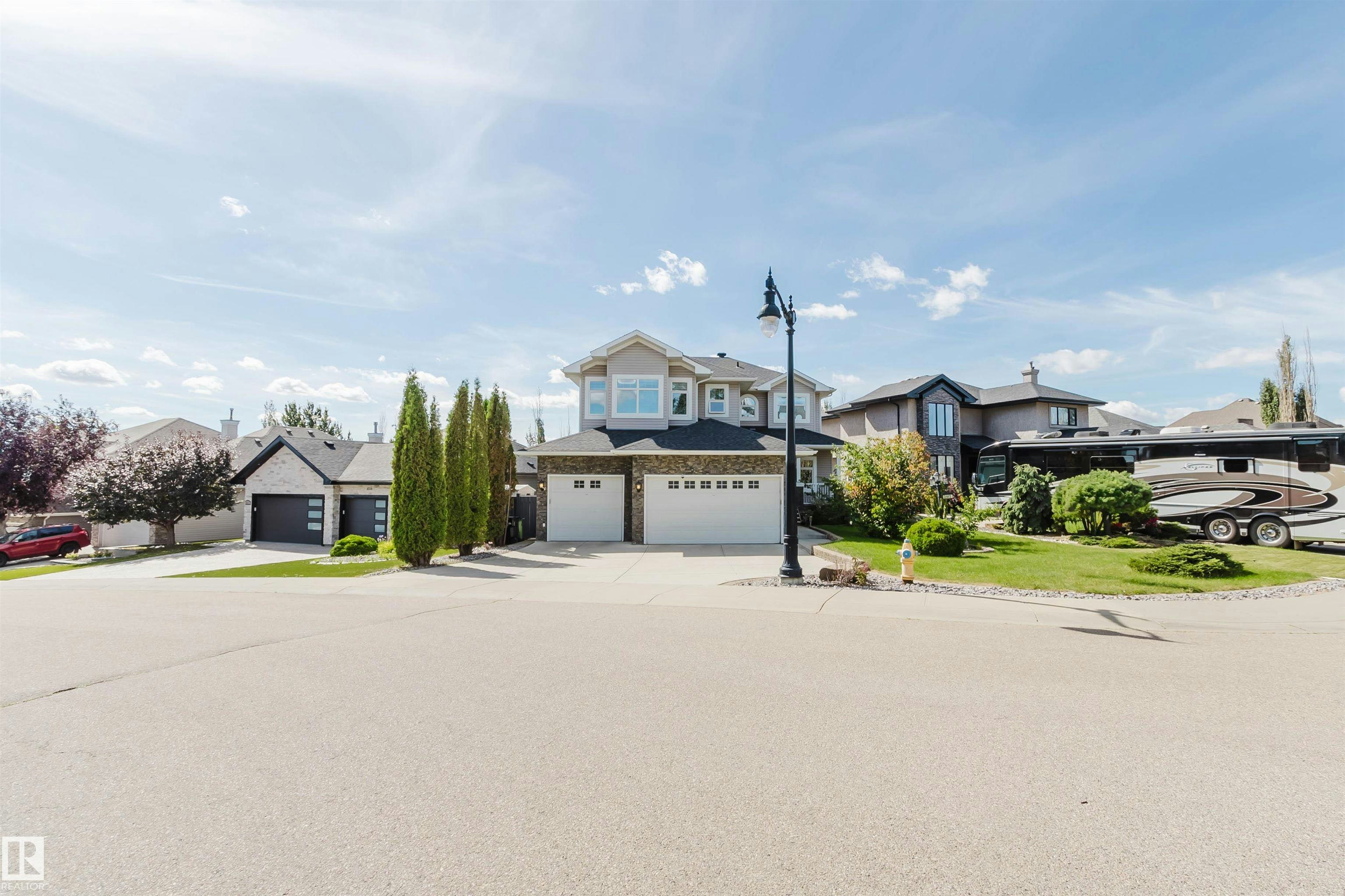 3412 Macneil Link, Edmonton, AB, T6R 3V4