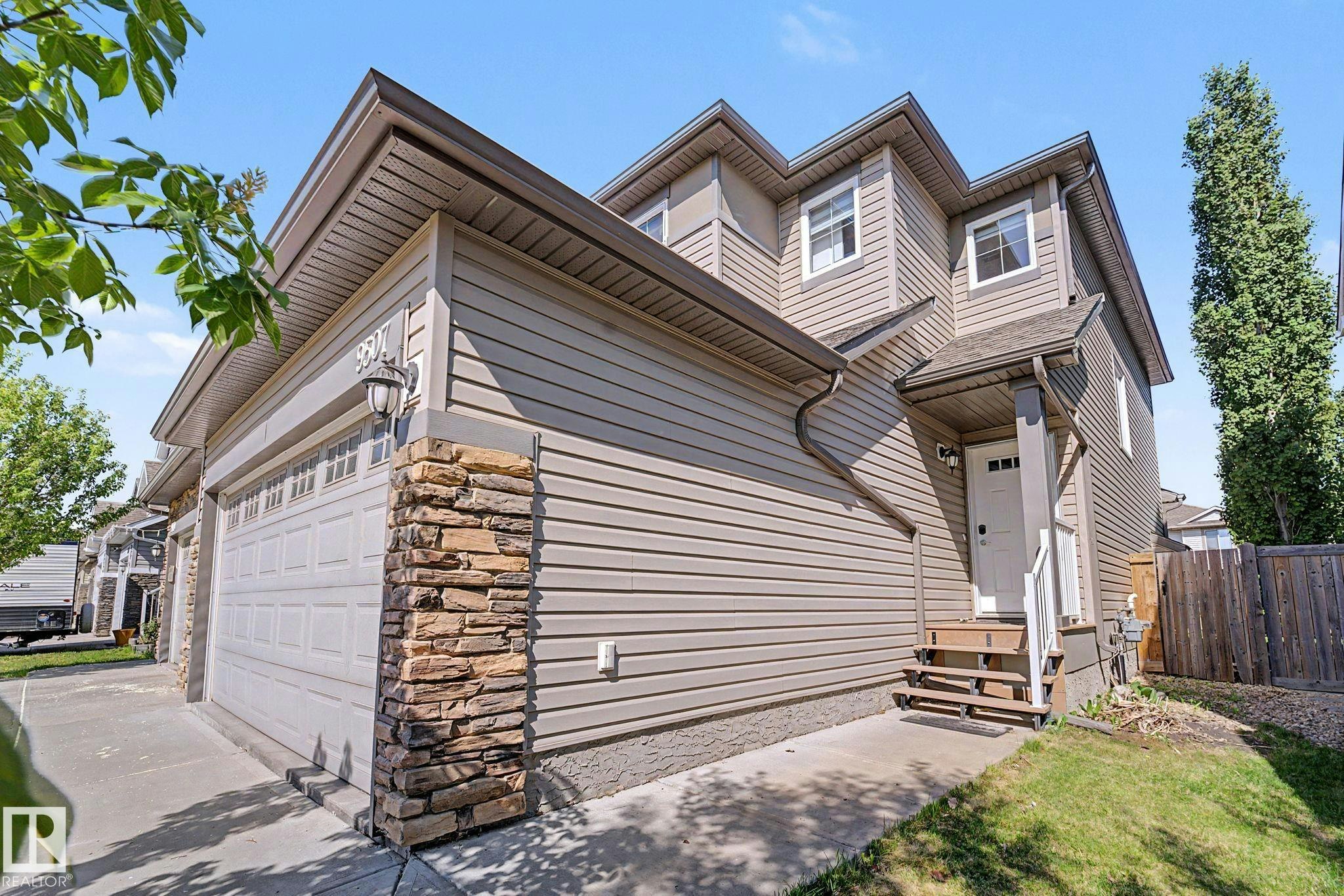 9507 Simpson Crest, Edmonton, AB, T6R 0T8