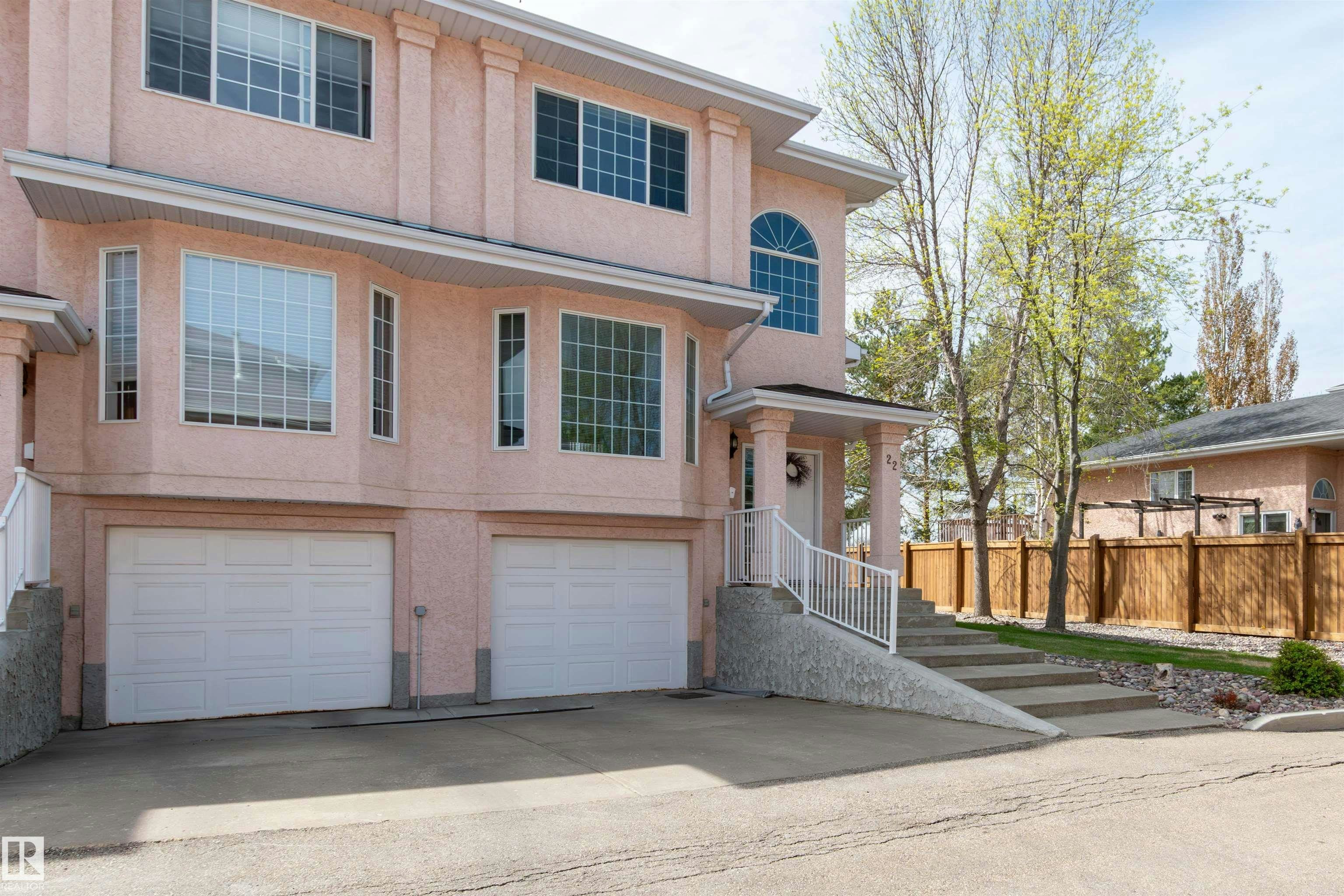 22-11105 9 Avenue, Edmonton, AB, T6J 6Z4
