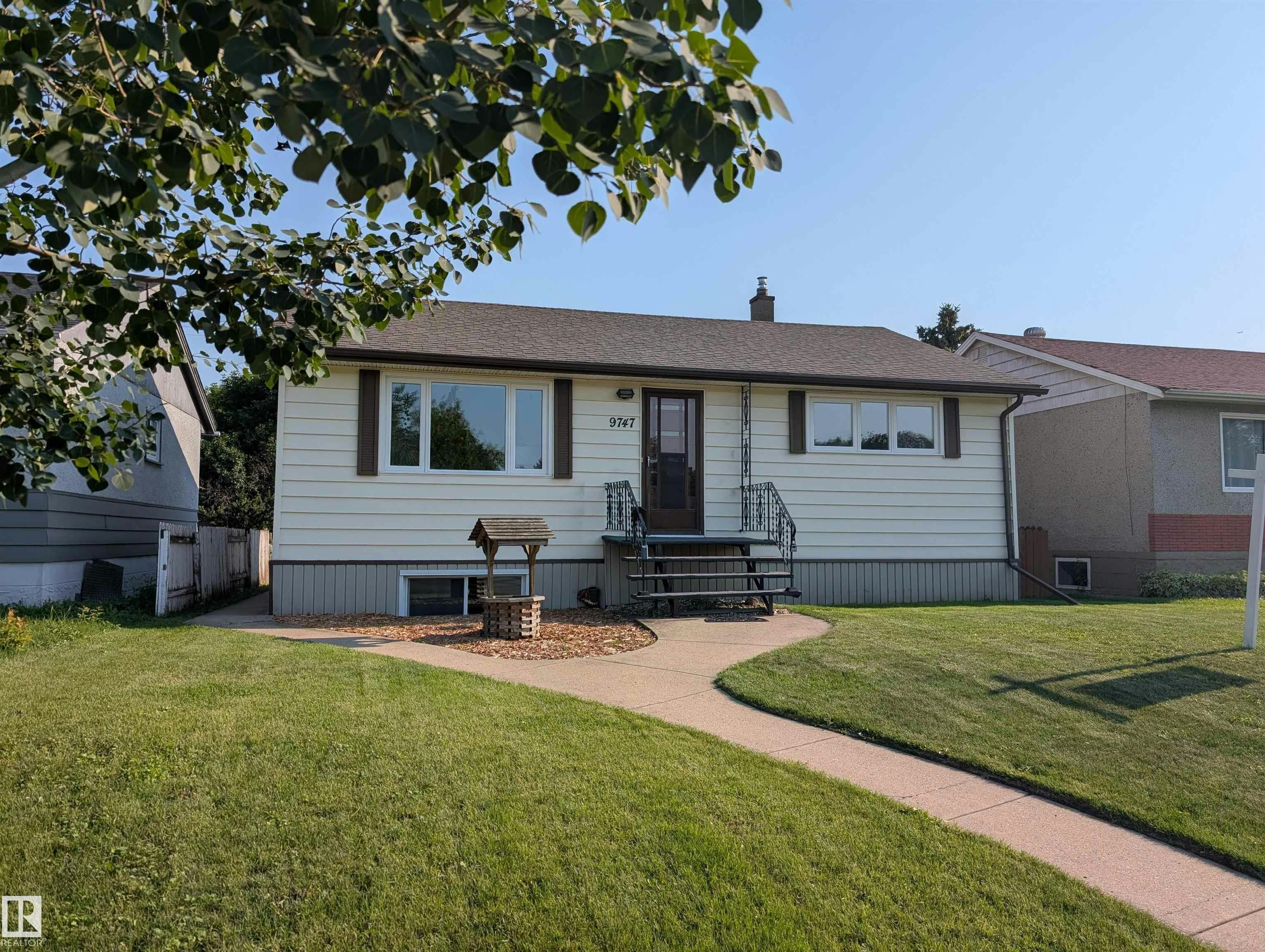 9747 66 Avenue, Edmonton, AB, T6E 0M4