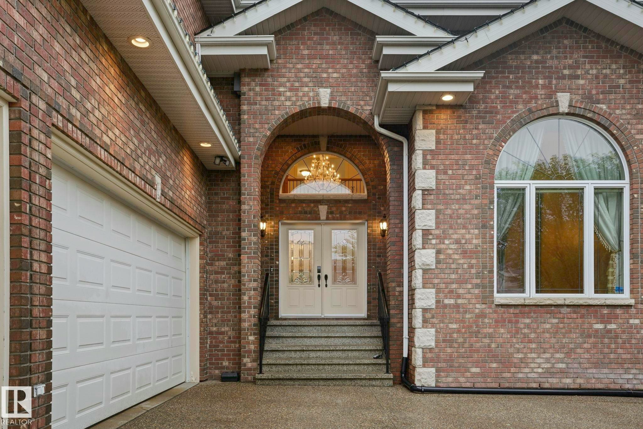 926 Hollingsworth Bend, Edmonton, AB, T6R 3L3