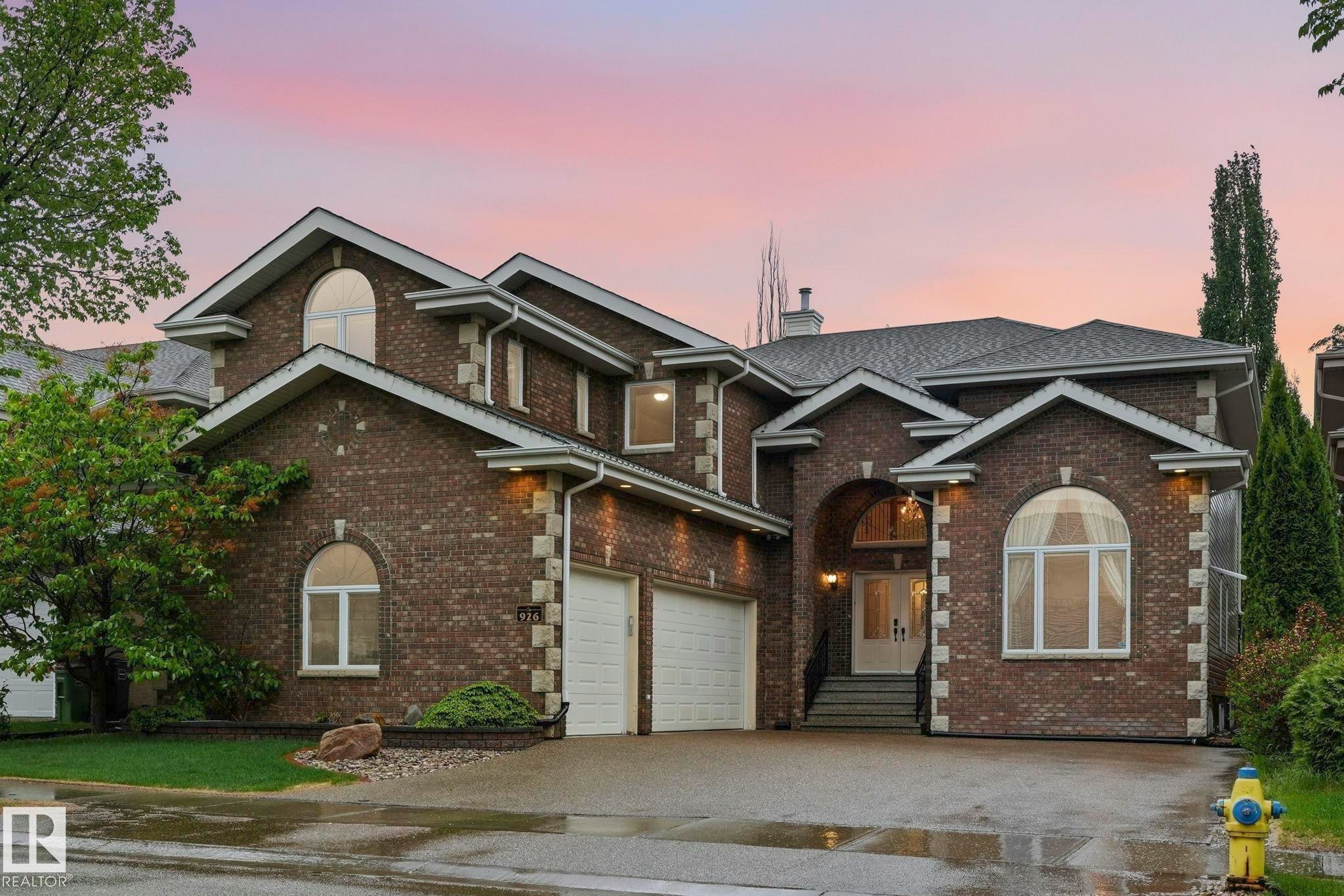 926 Hollingsworth Bend, Edmonton, AB, T6R 3L3