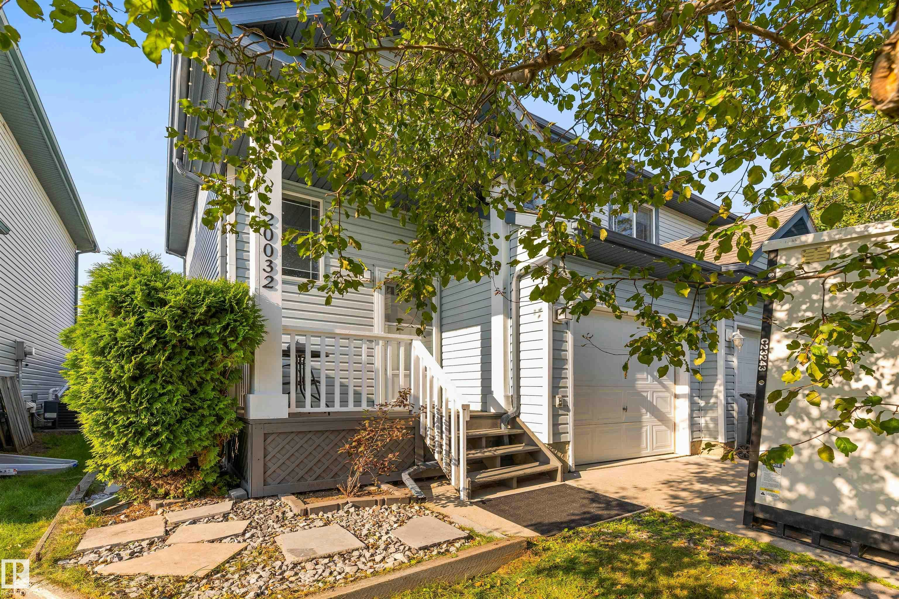 20032 53a Avenue, Edmonton, AB, T6M 2W4