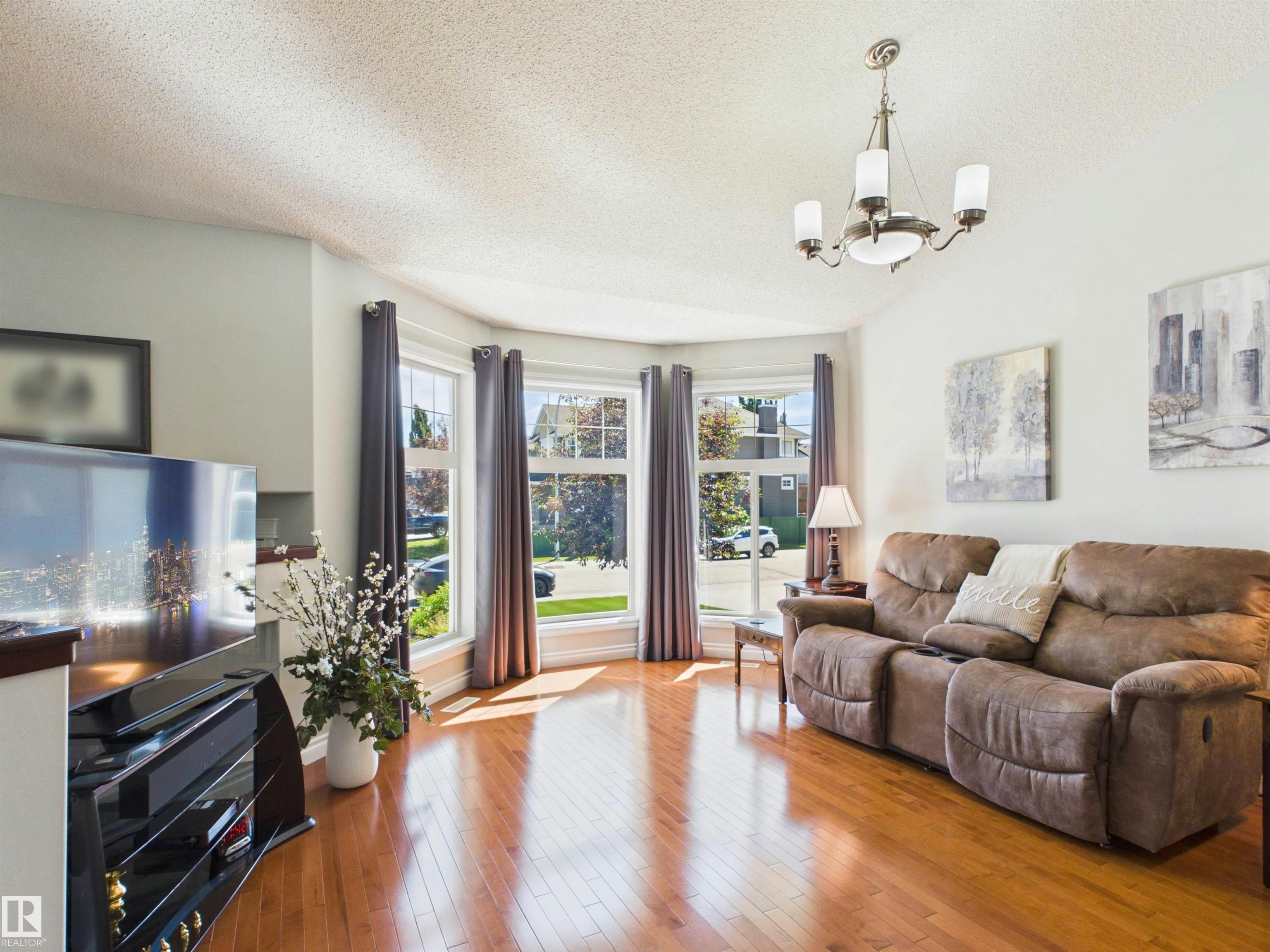 2043 Christopher Close - 3