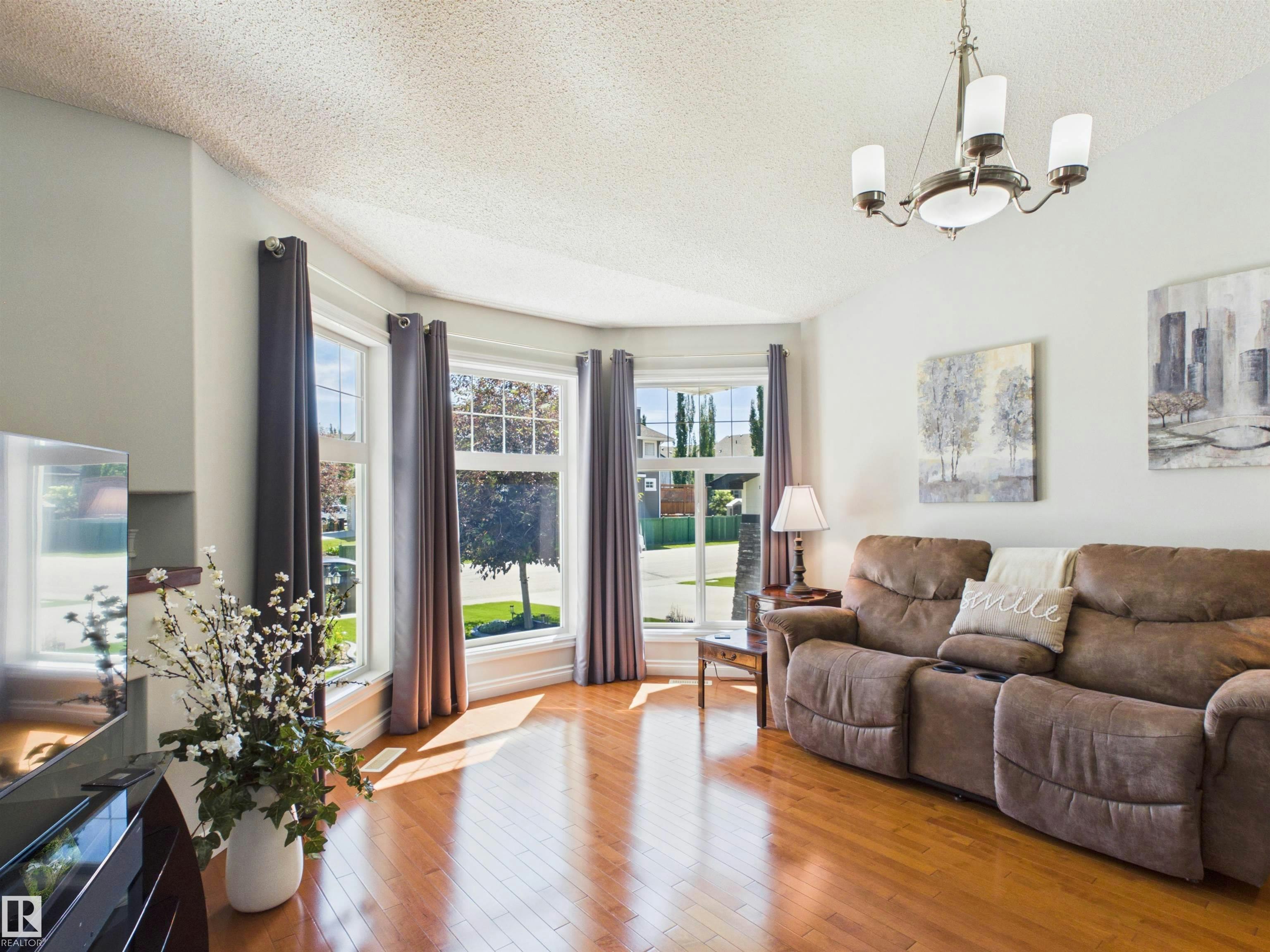 2043 Christopher Close - 5