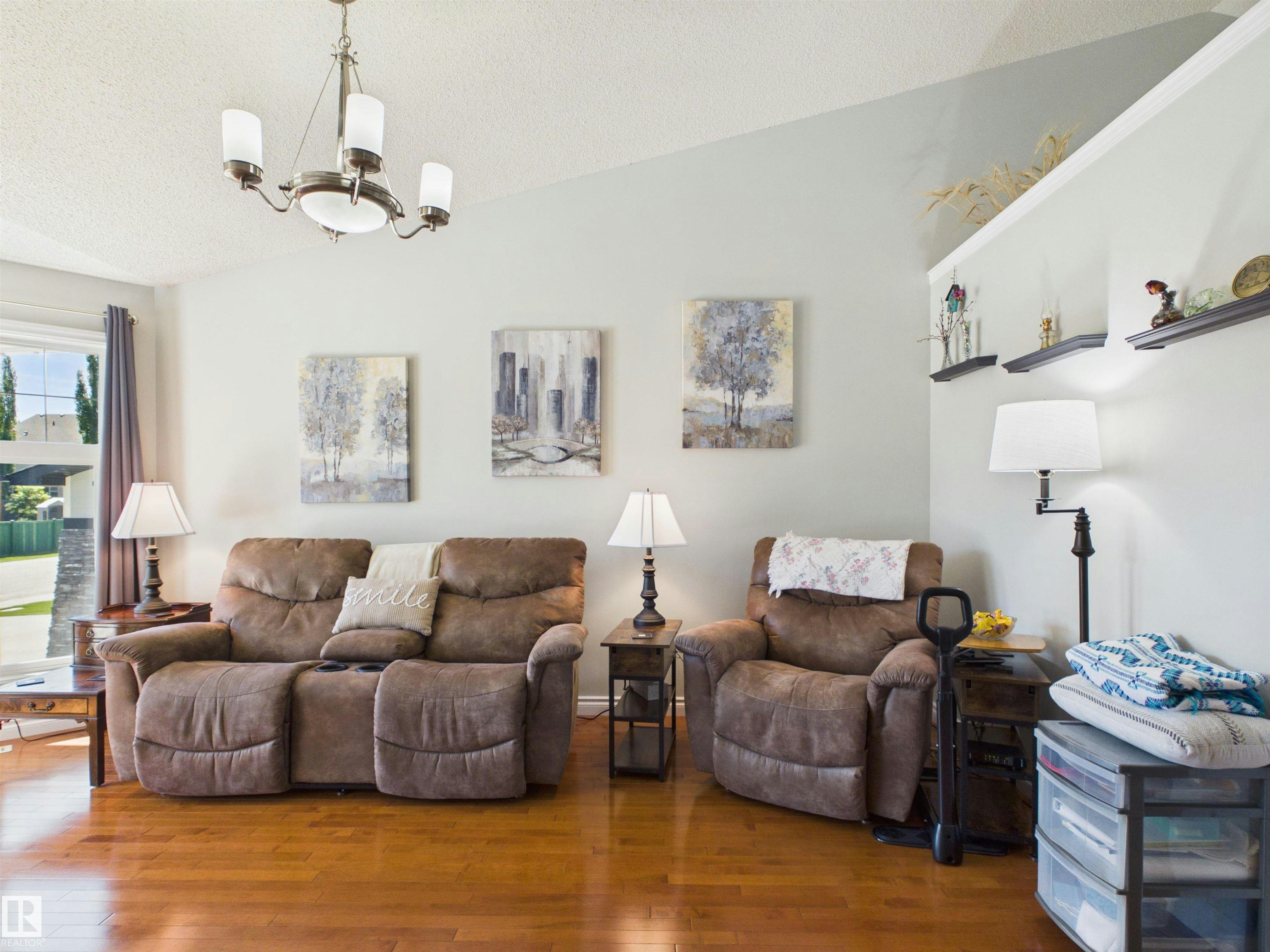 2043 Christopher Close - 4