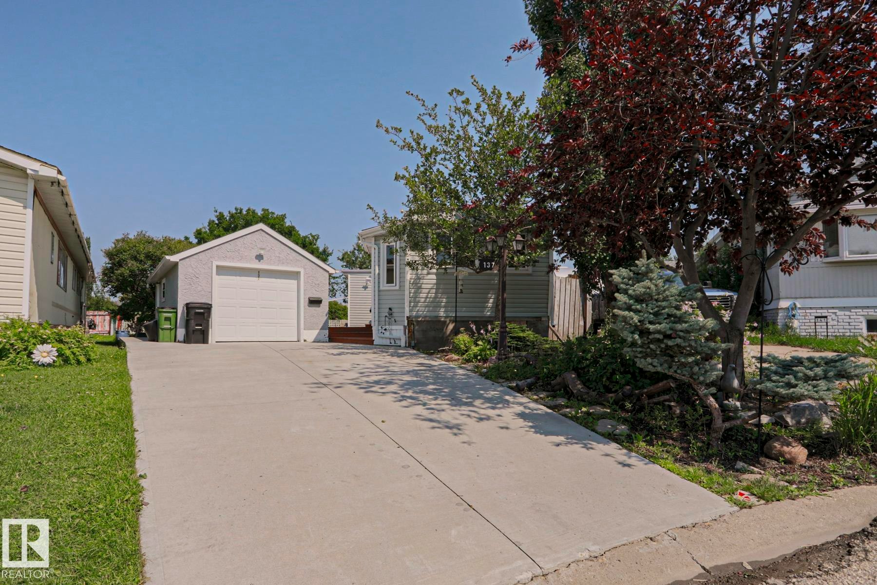 137 Lee Ridge Road, Edmonton, AB, T6K 0N1