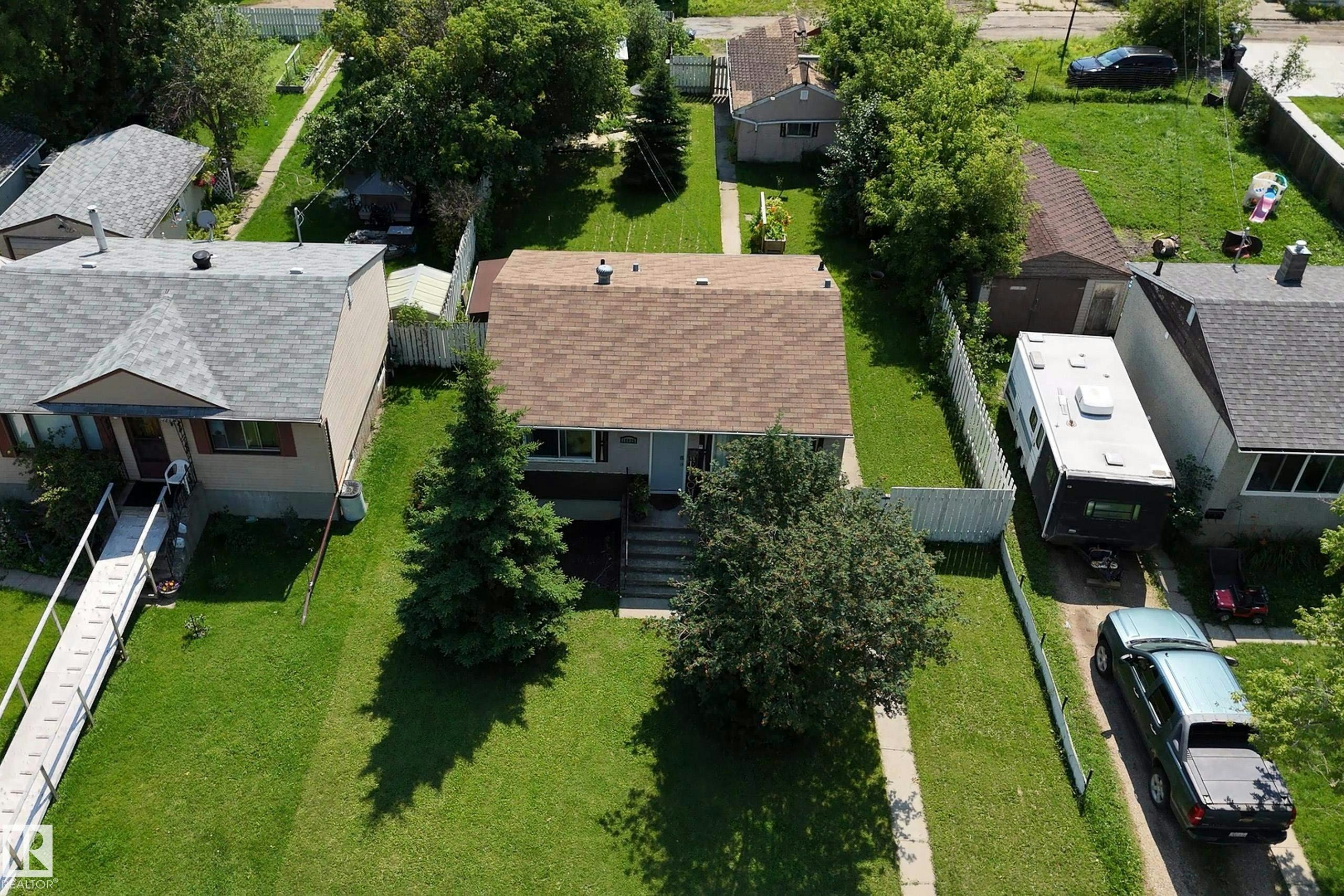 15925 106 Avenue, Edmonton, AB, T5P 0W6
