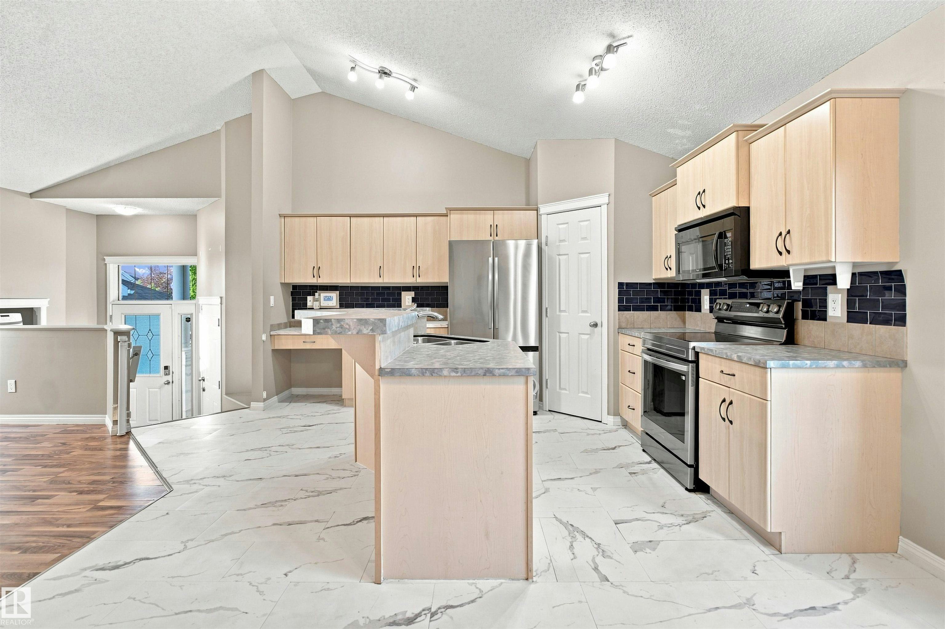 1328 80 Street, Edmonton, AB, T6X 1H4 - 8