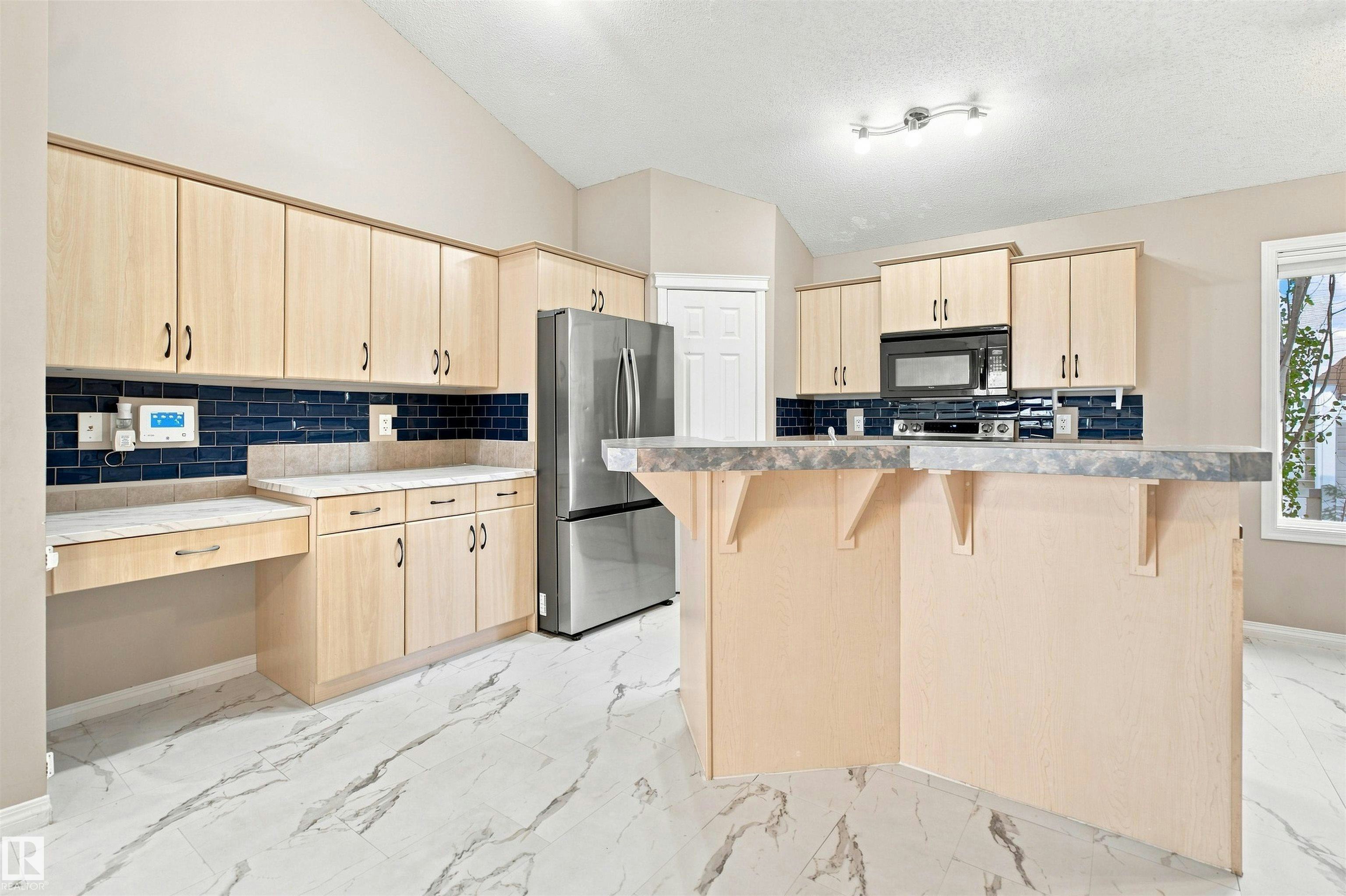 1328 80 Street, Edmonton, AB, T6X 1H4 - 9