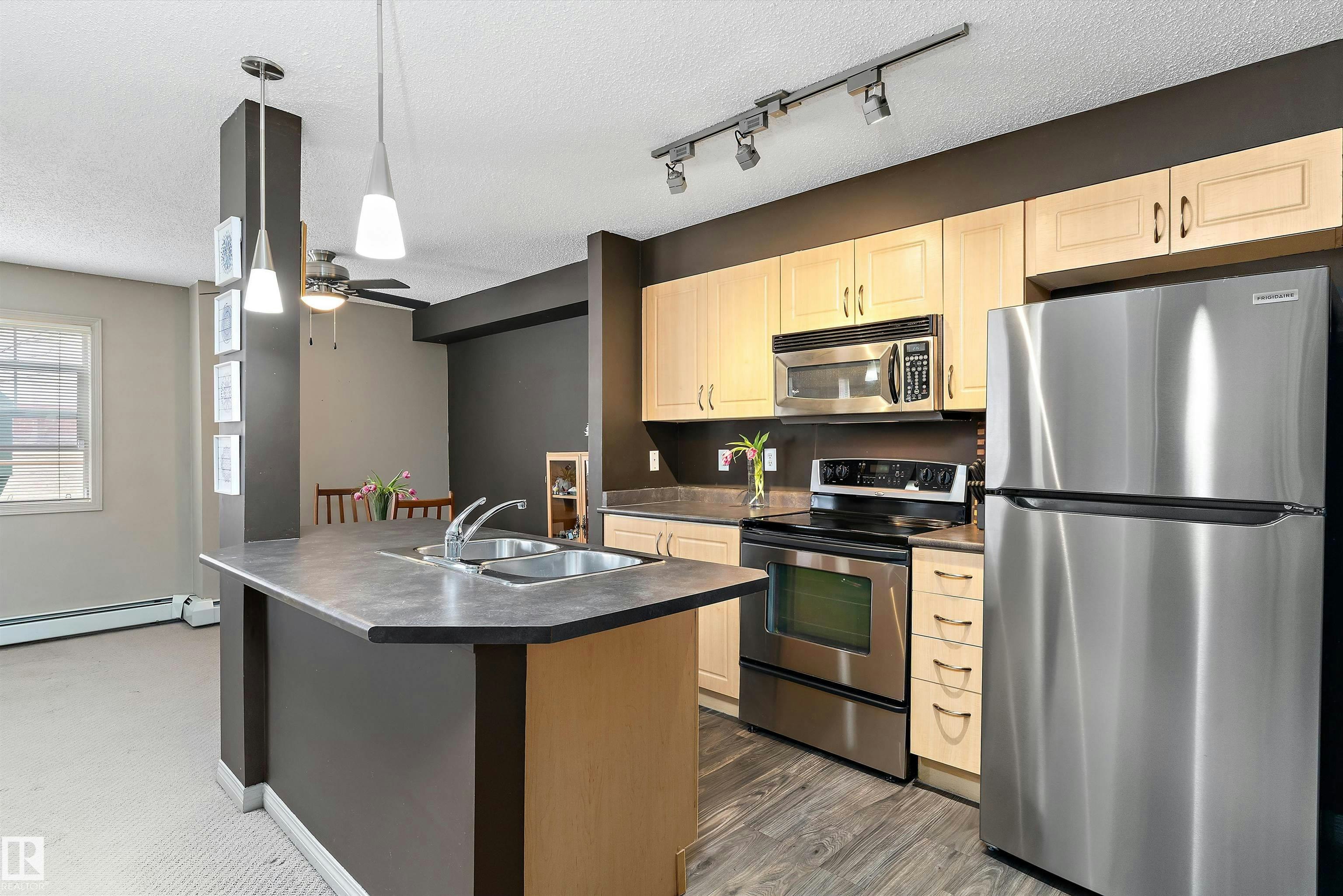 111-11445 Ellerslie Rd, Edmonton, AB, T6W 1T1
