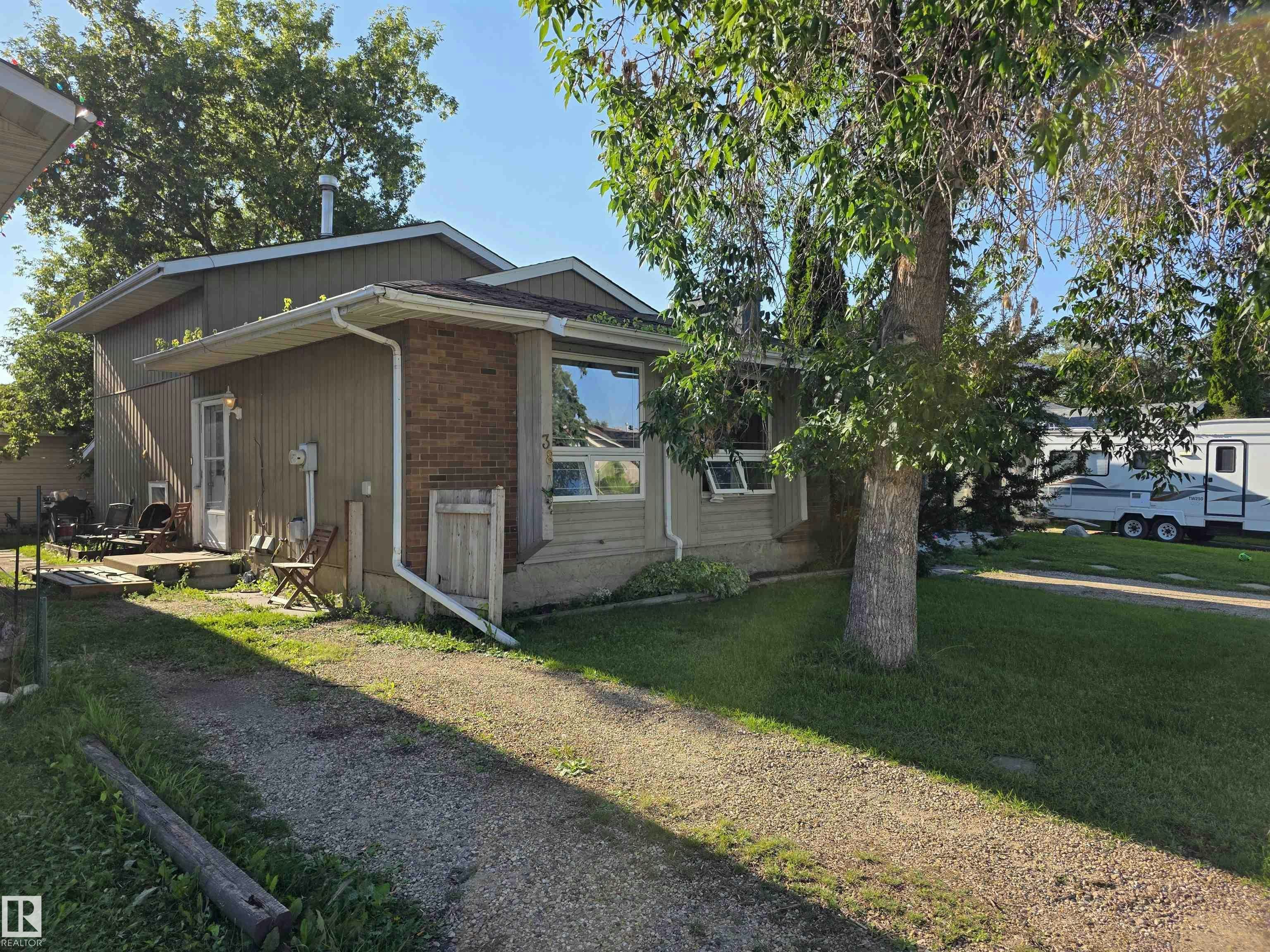 38 Greenwood Drive, Spruce Grove, AB, T7X 1Y1