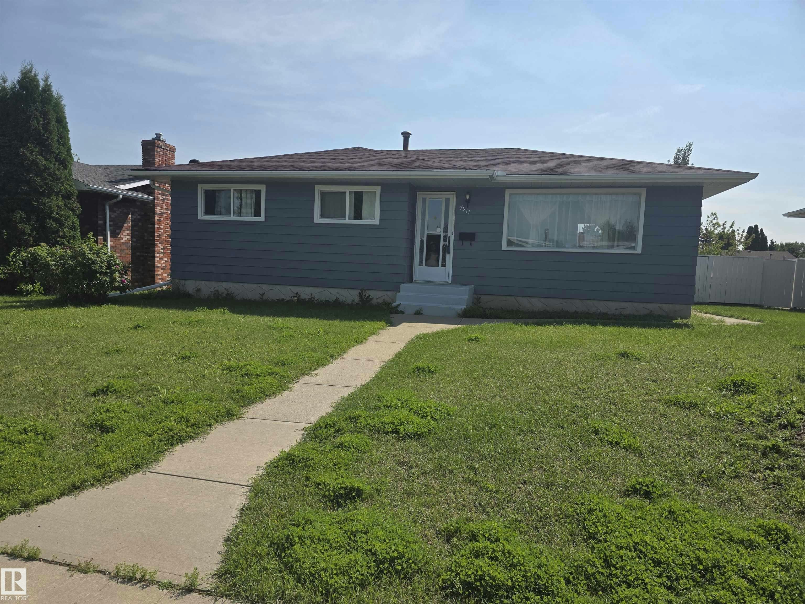 7911 145 Avenue NW, Edmonton, AB, T5C 2S8
