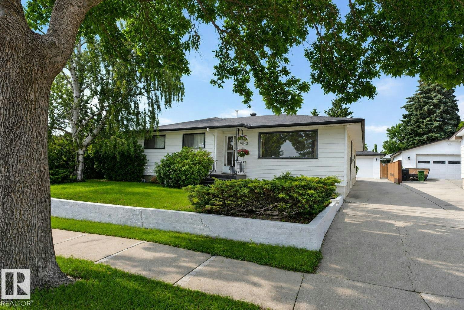 6012 145 Avenue, Edmonton, AB, T5A 1S7