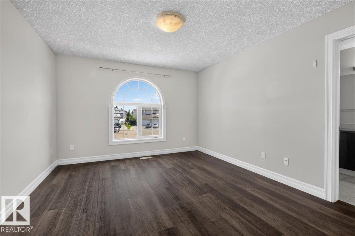 2836 34a Avenue, Edmonton, AB, T6T 1Y8 - 35