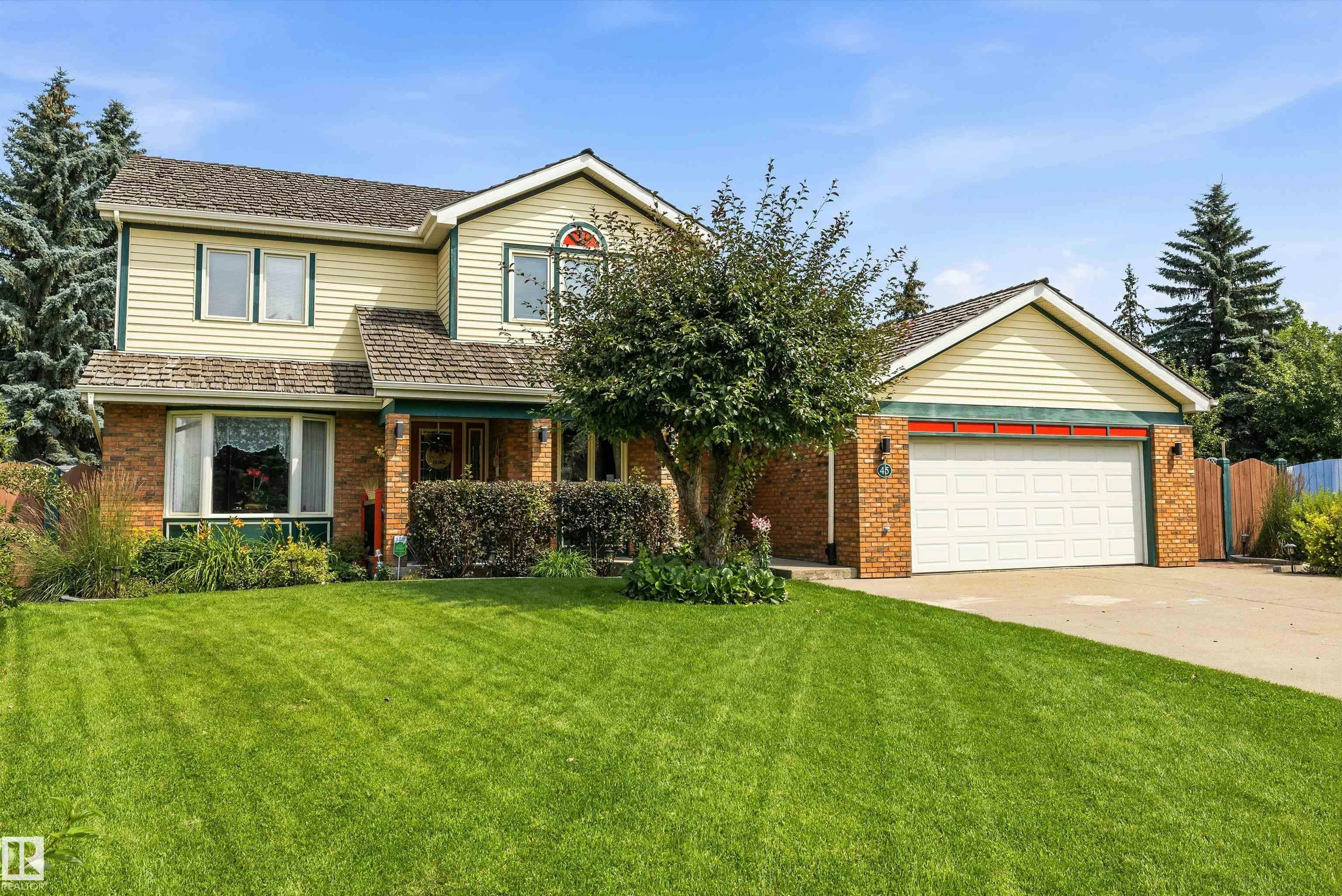 45 Blue Quill Crescent, Edmonton, AB, T6J 6C5