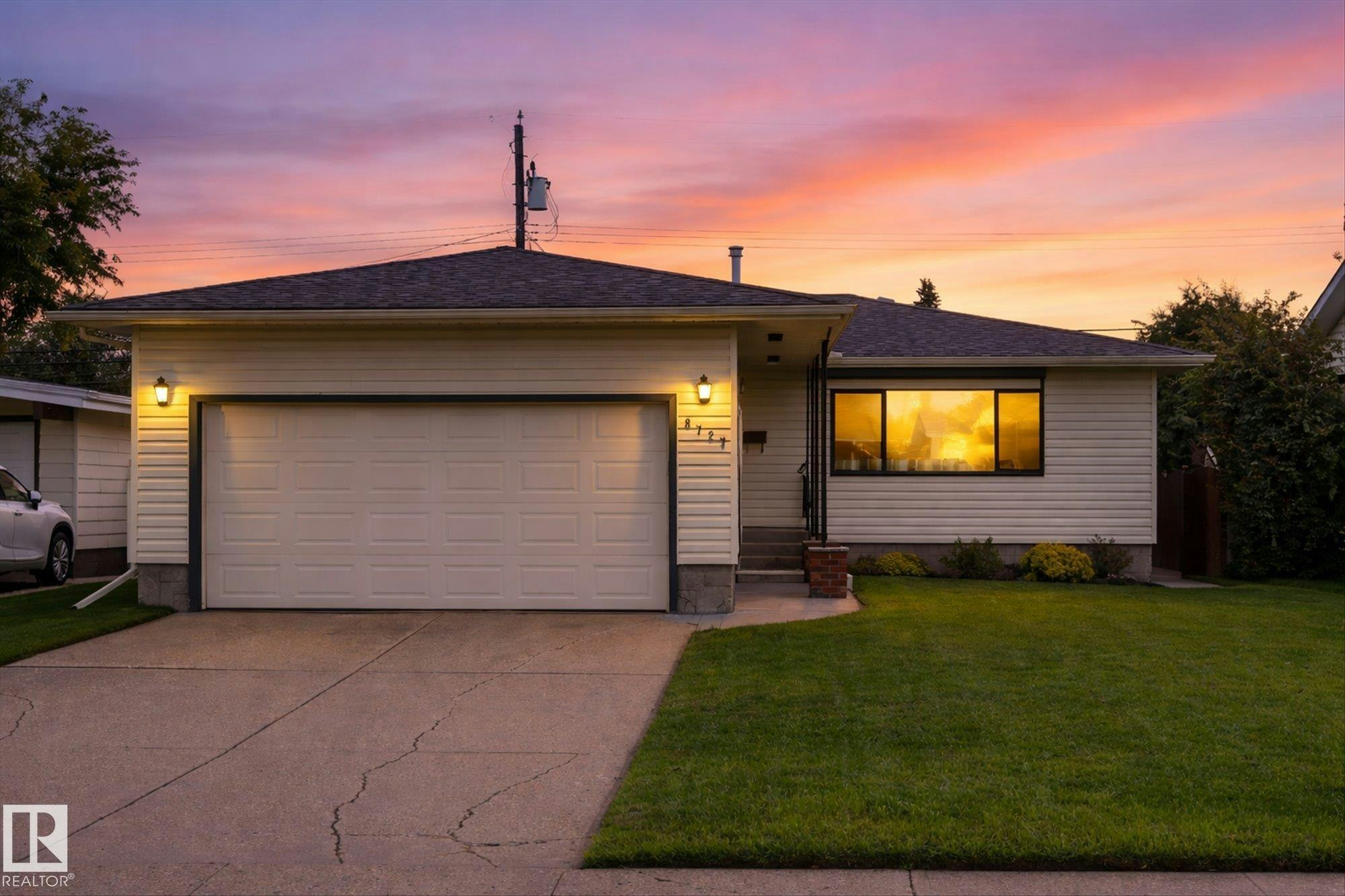 8727 73 Street, Edmonton, AB, T6B 1Z9