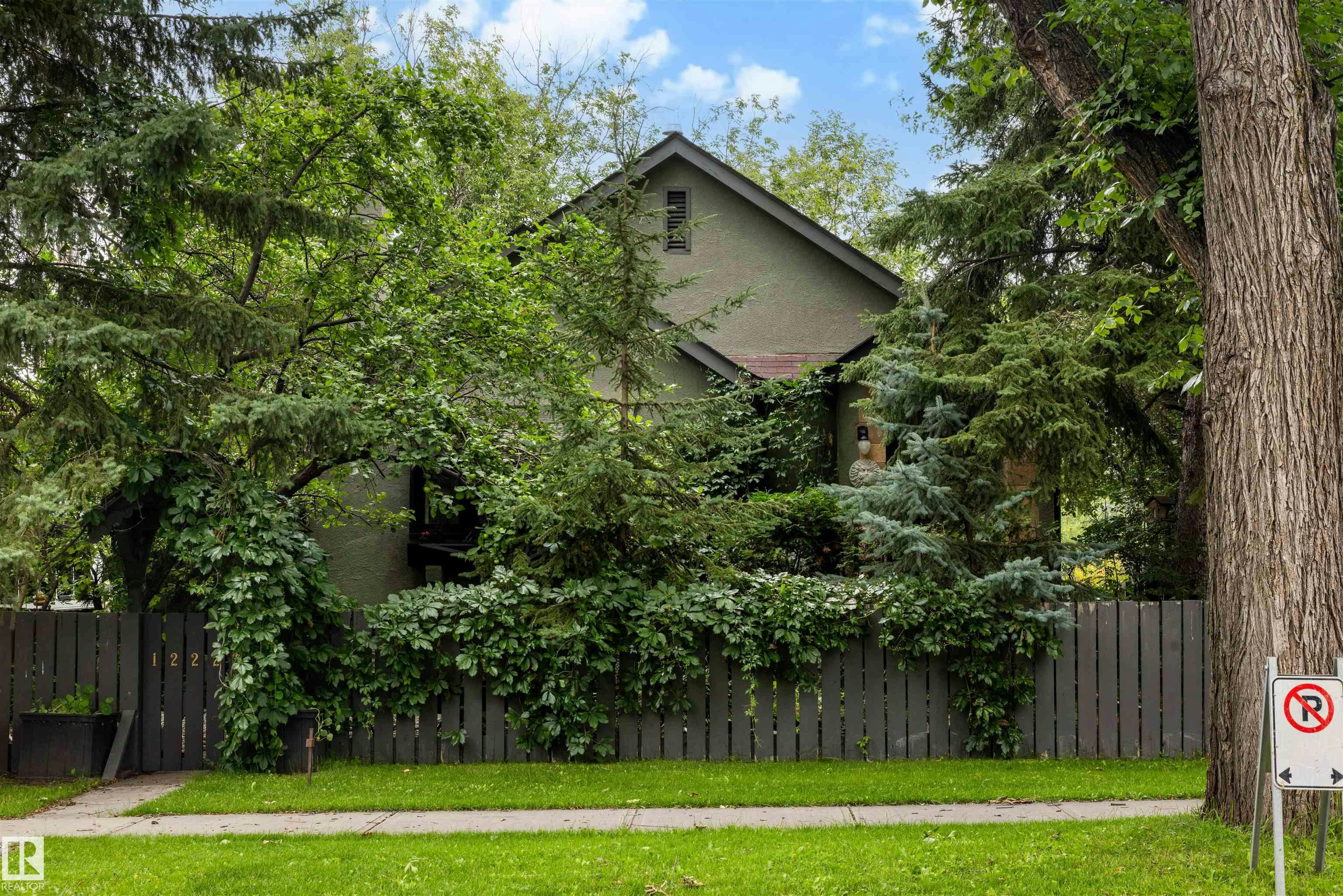 12220 109 Avenue, Edmonton, AB, T5M 2E3