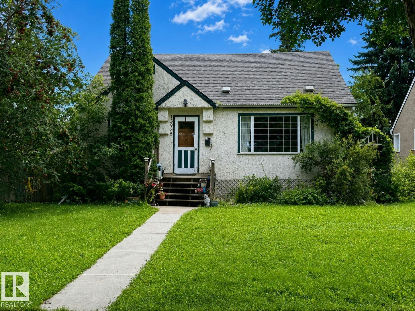13935 107a Avenue, Edmonton, AB, T5M 2A8