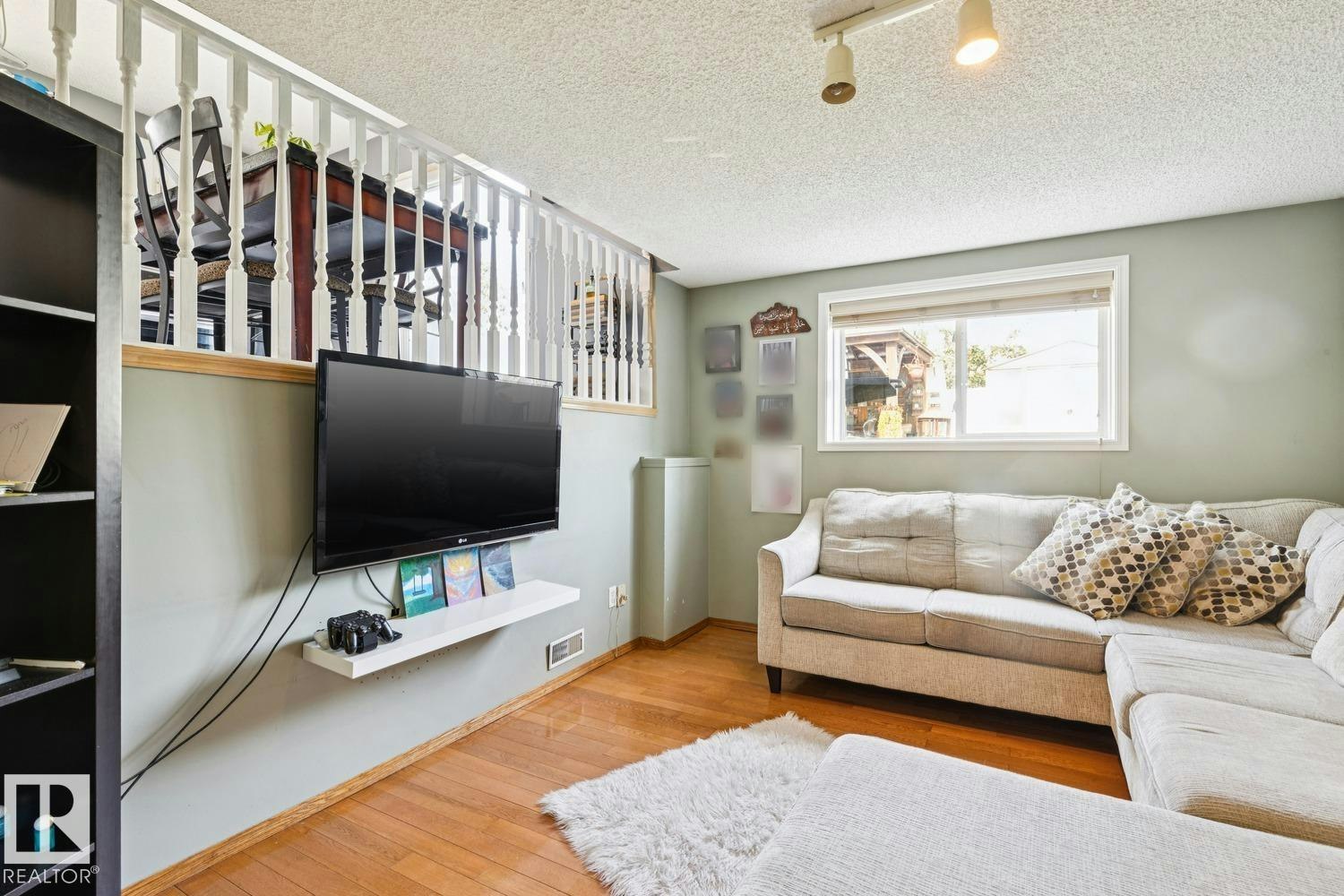 7912 154 Avenue, Edmonton, AB, T5Z 2Z2 - 12